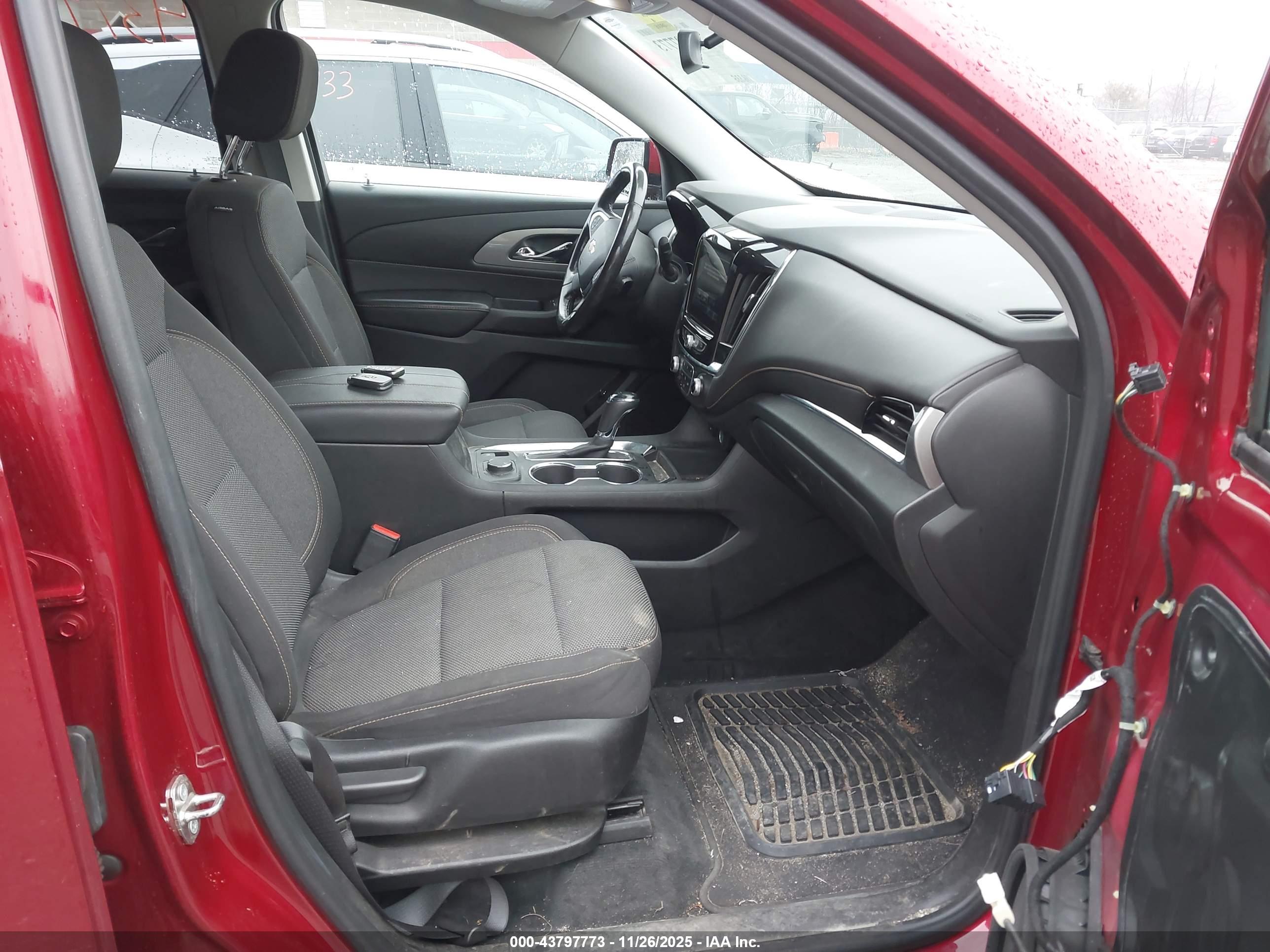 CHEVROLET TRAVERSE image 5