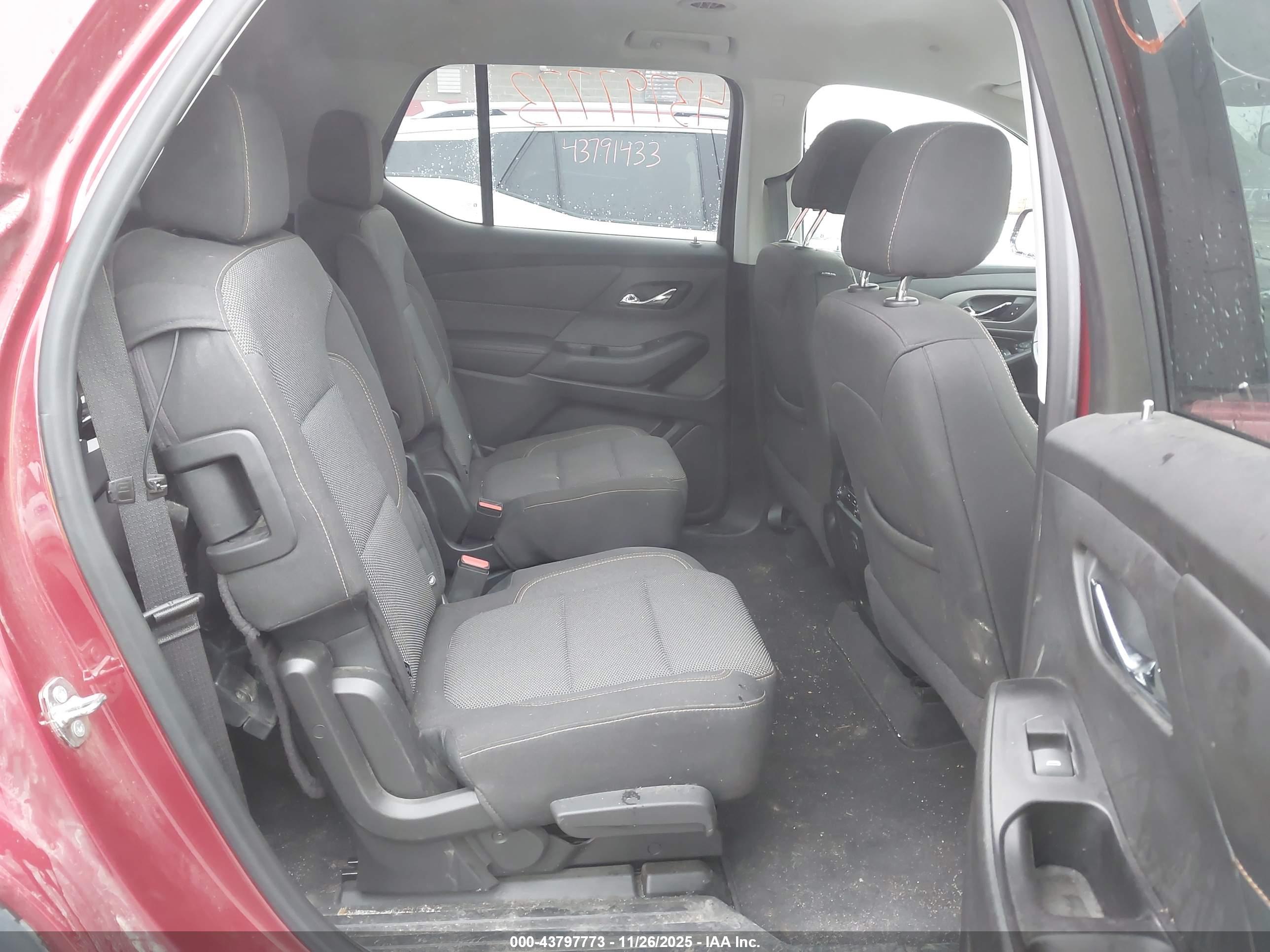 CHEVROLET TRAVERSE image 8