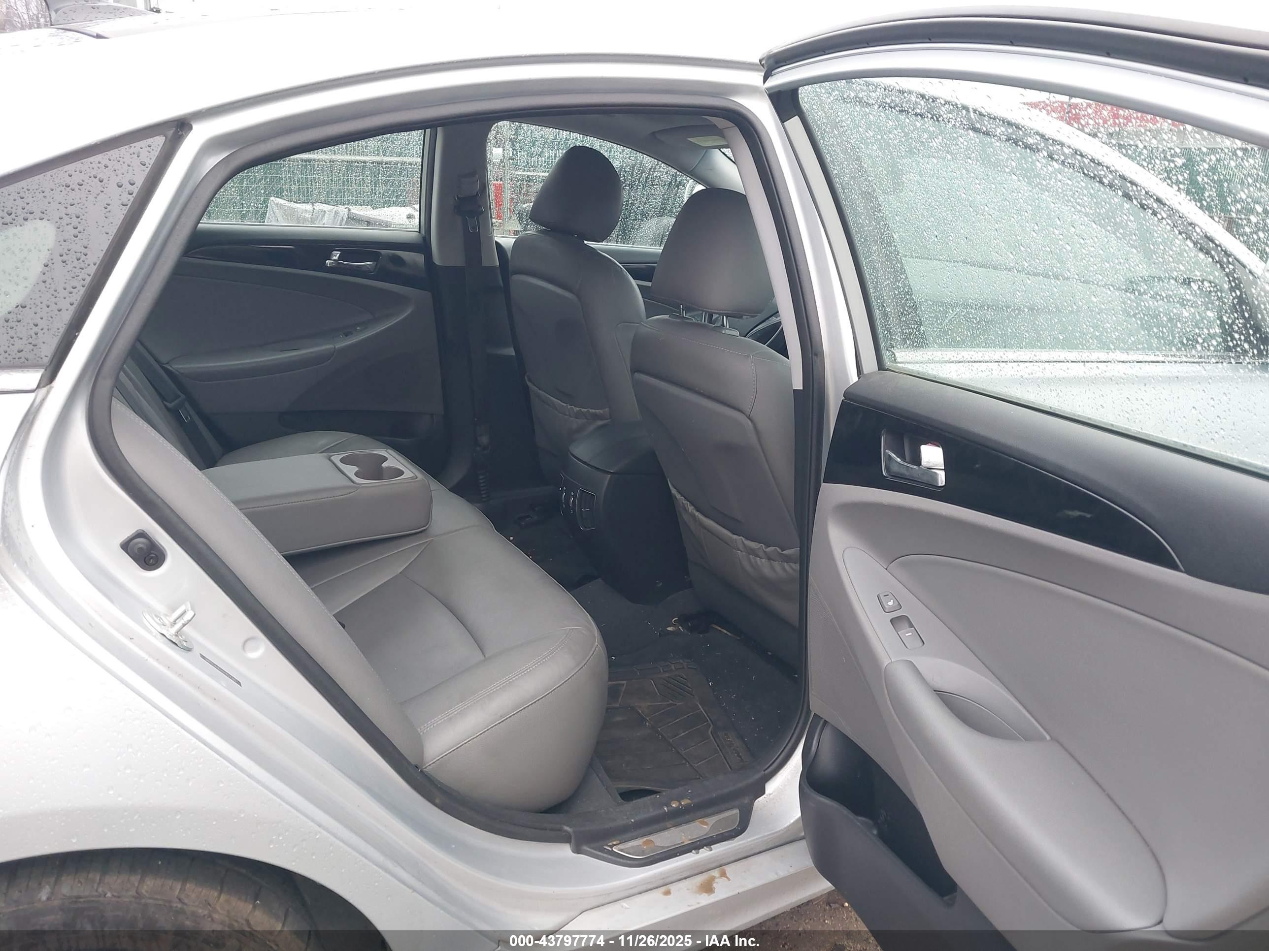 HYUNDAI SONATA image 8