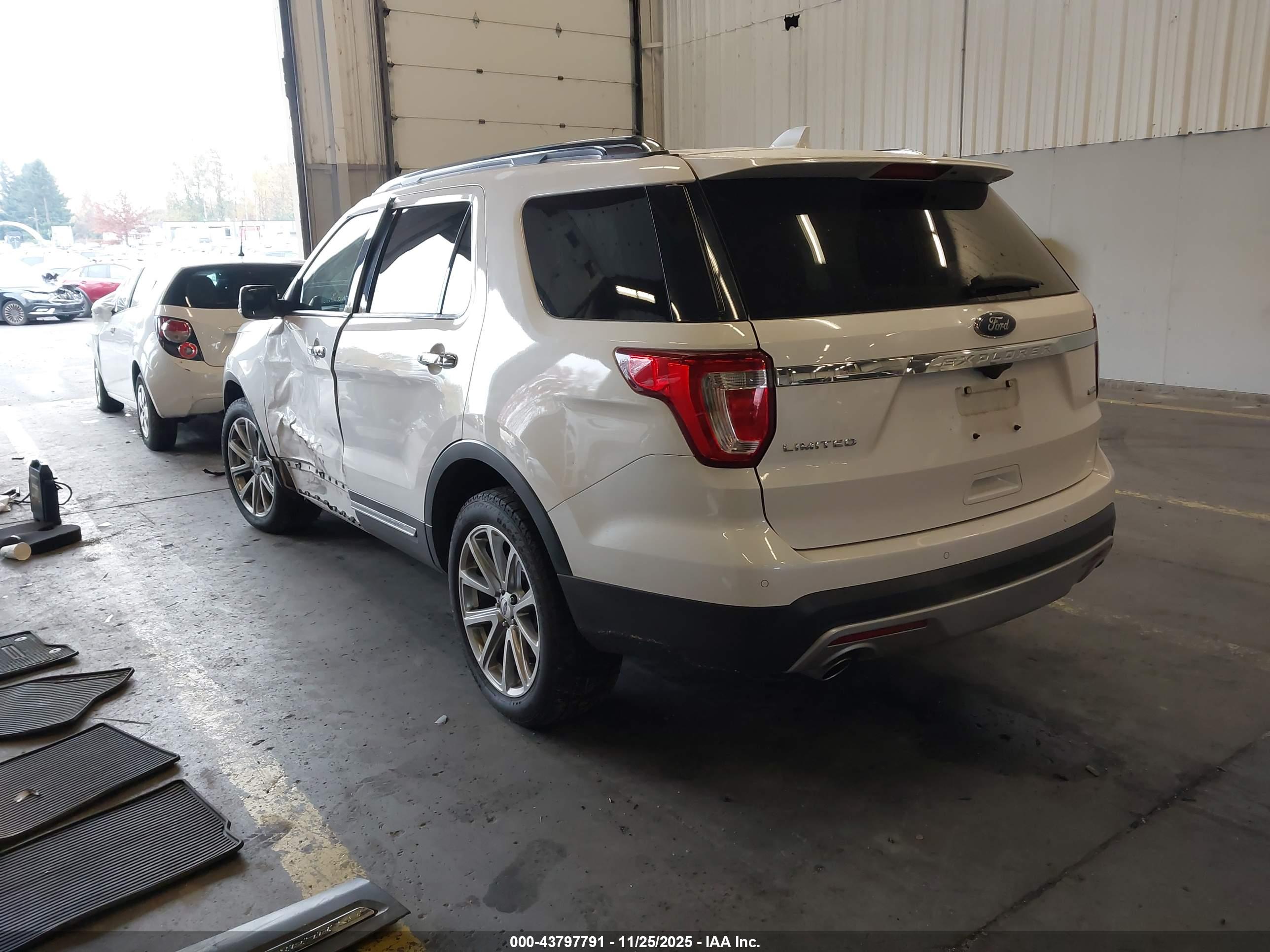 FORD EXPLORER image 3