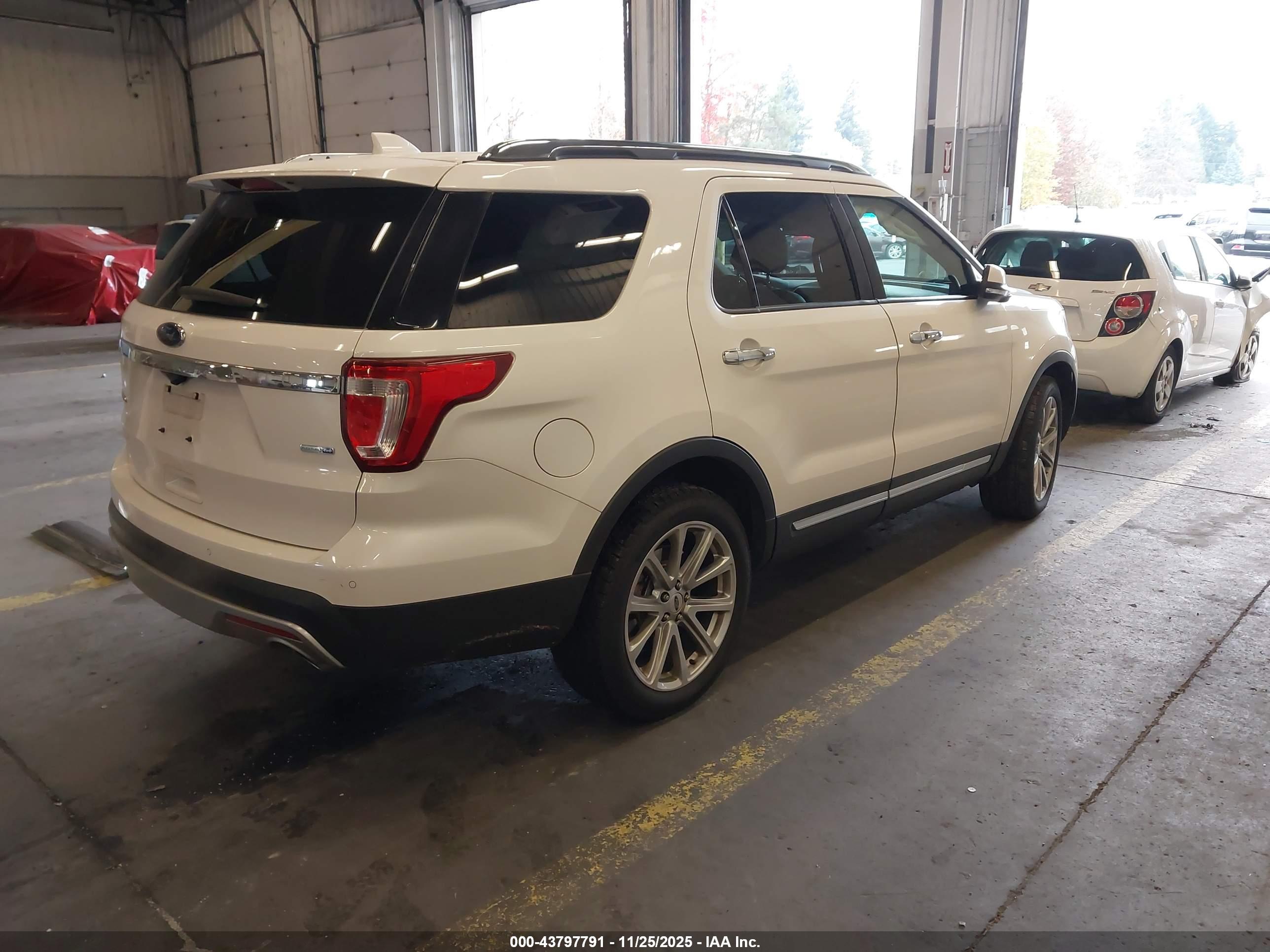 FORD EXPLORER image 4