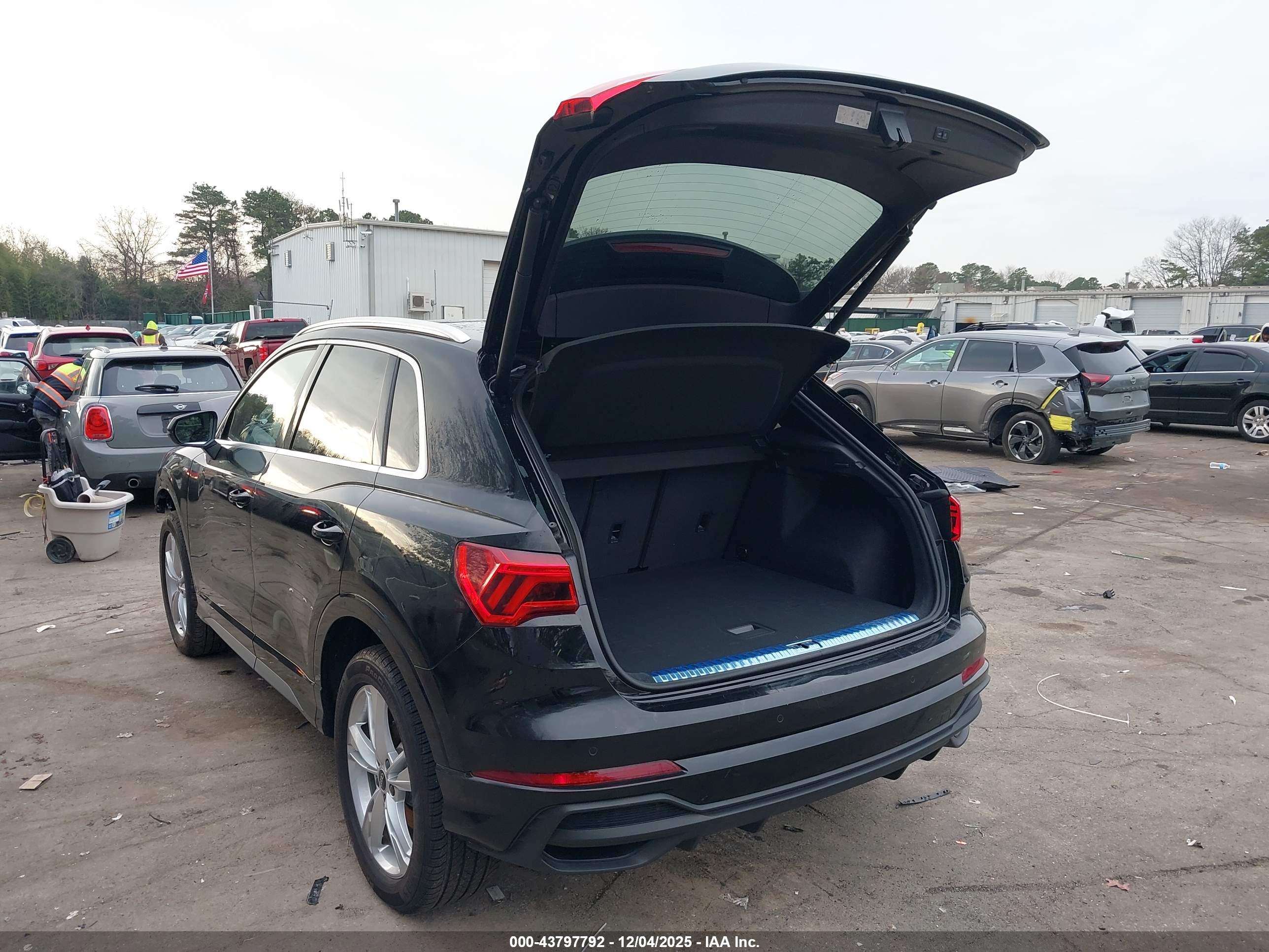 AUDI Q3 image 3