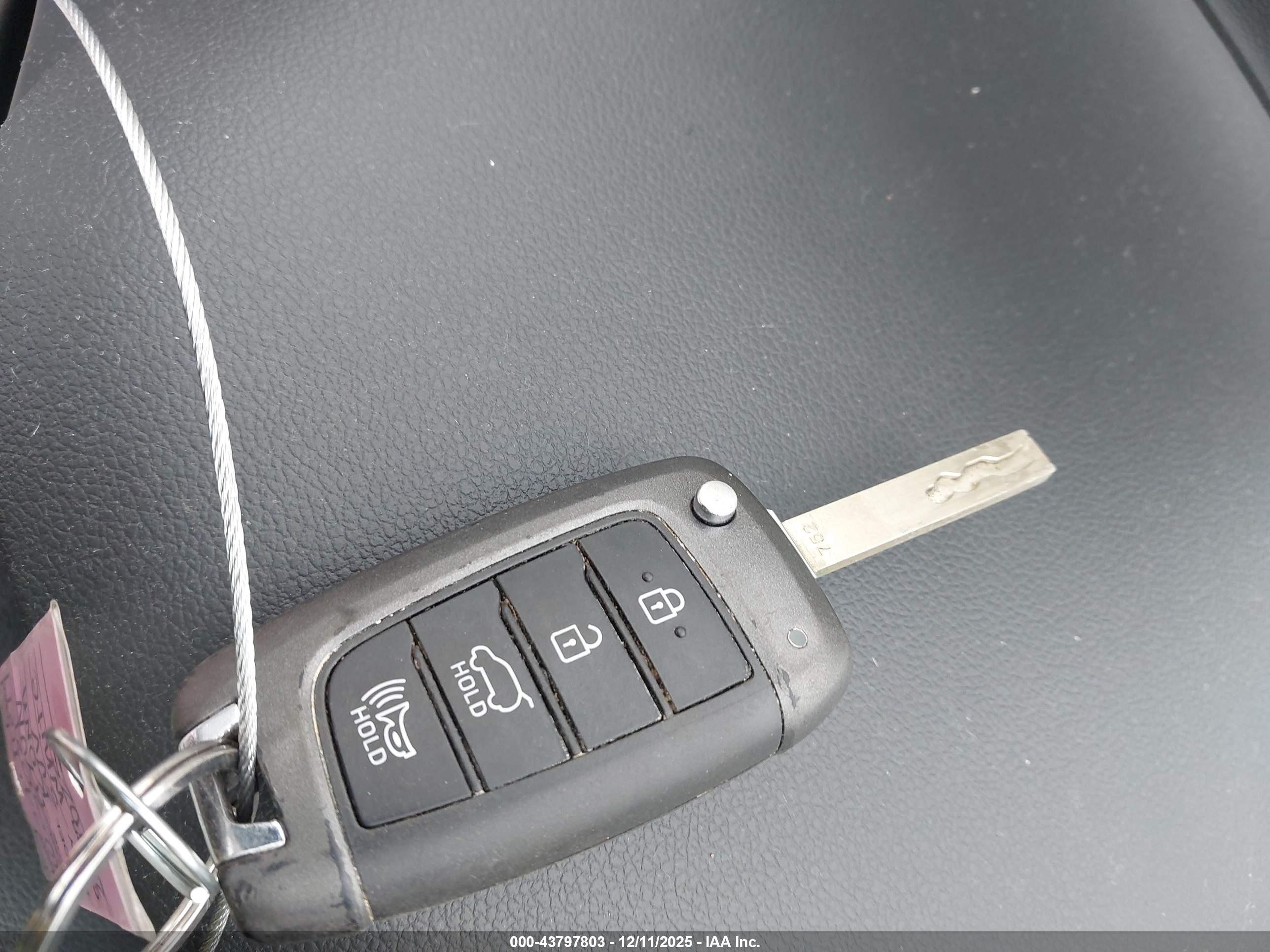 HYUNDAI KONA image 11