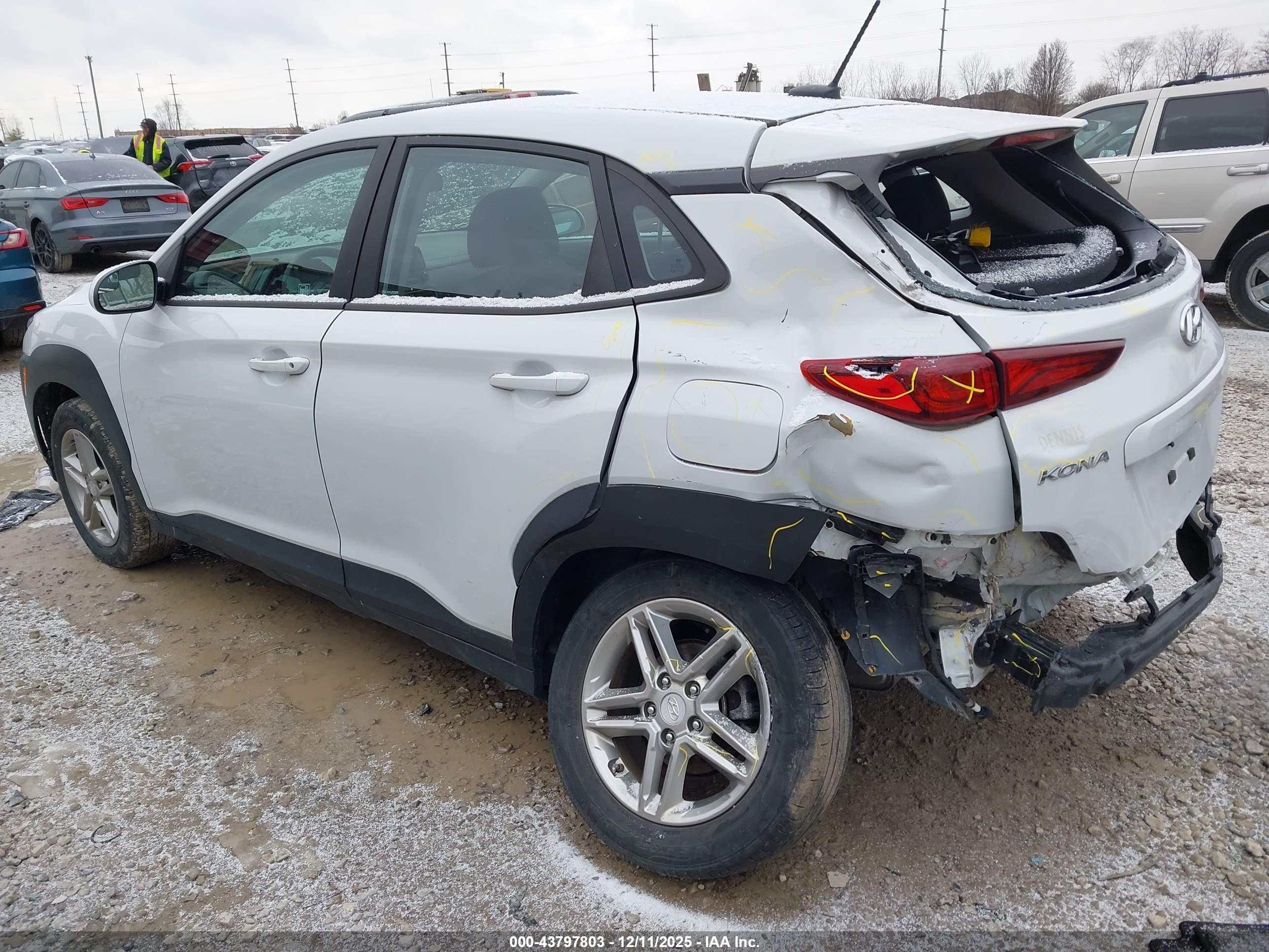 HYUNDAI KONA image 3