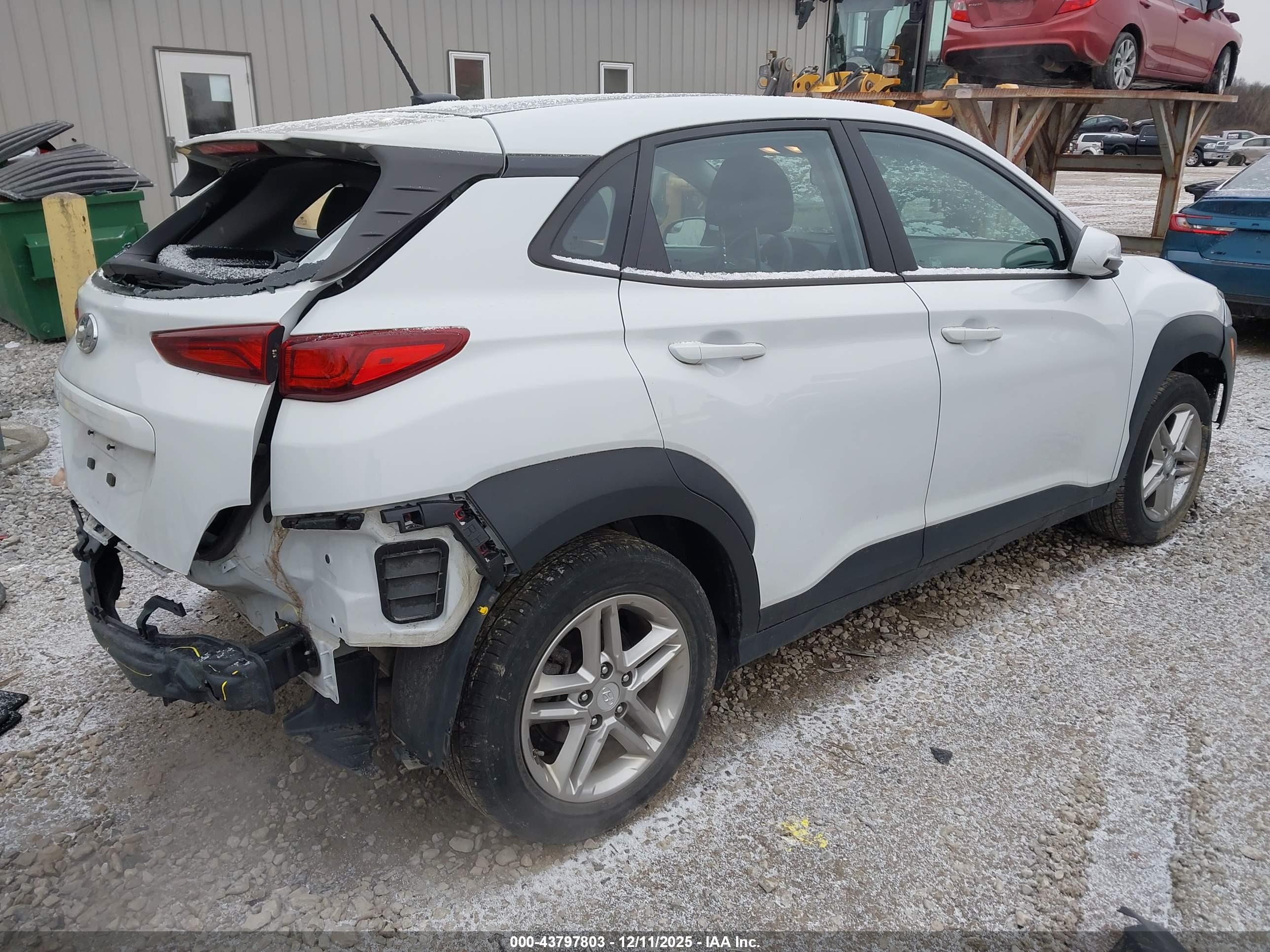 HYUNDAI KONA image 4