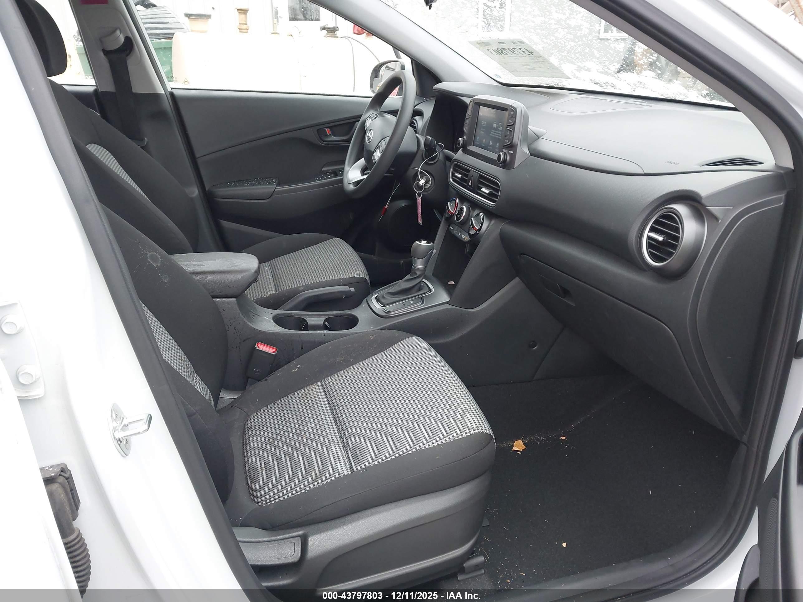 HYUNDAI KONA image 5