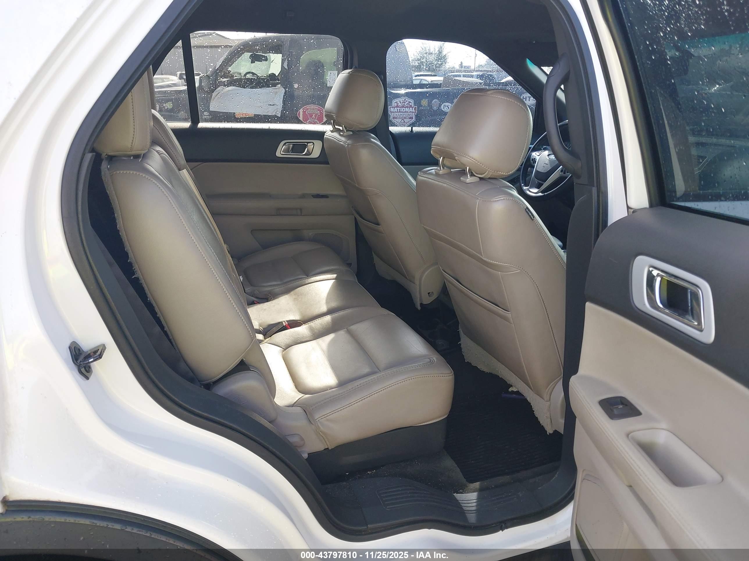 FORD EXPLORER image 8