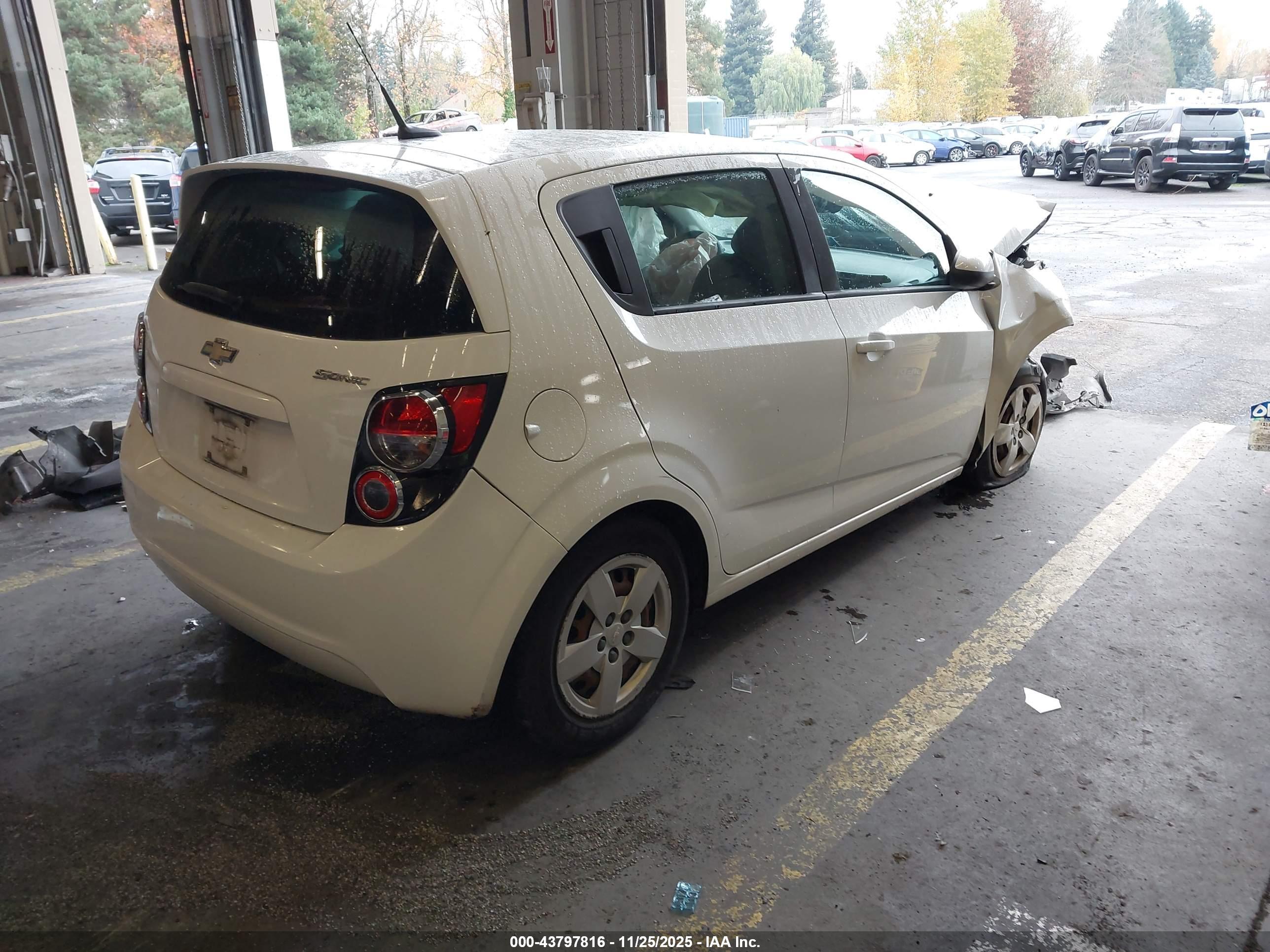 CHEVROLET SONIC image 4