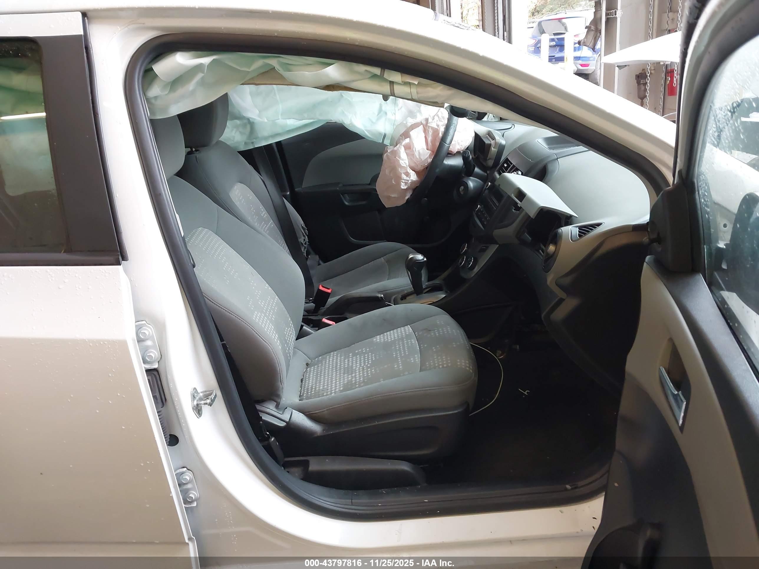 CHEVROLET SONIC image 5