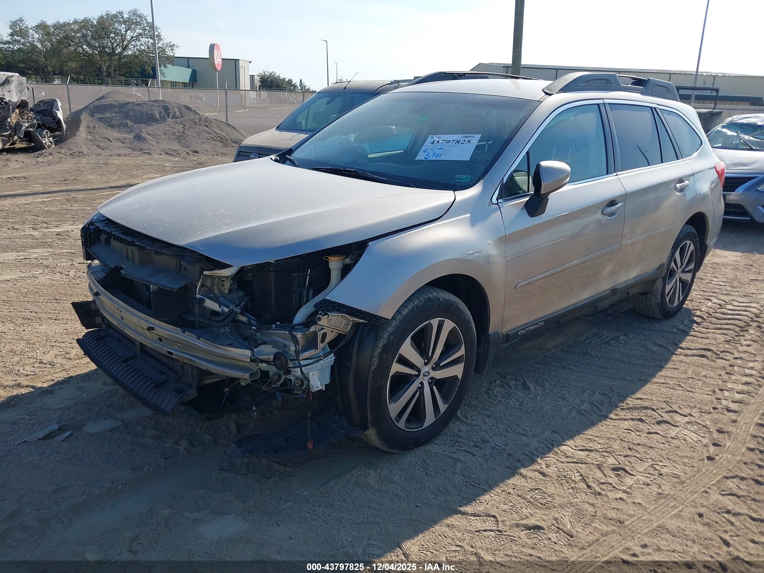 SUBARU OUTBACK image 2