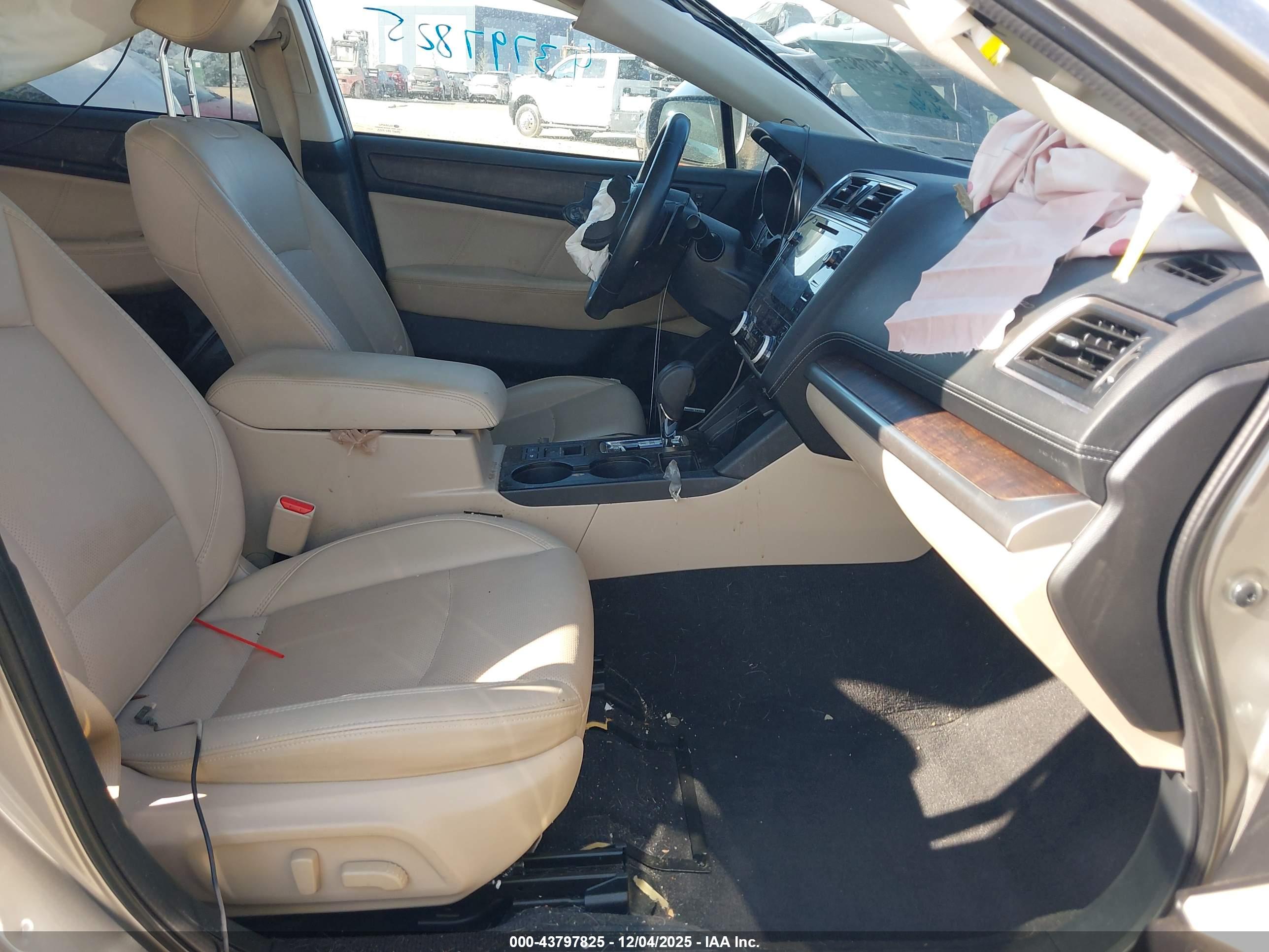 SUBARU OUTBACK image 5
