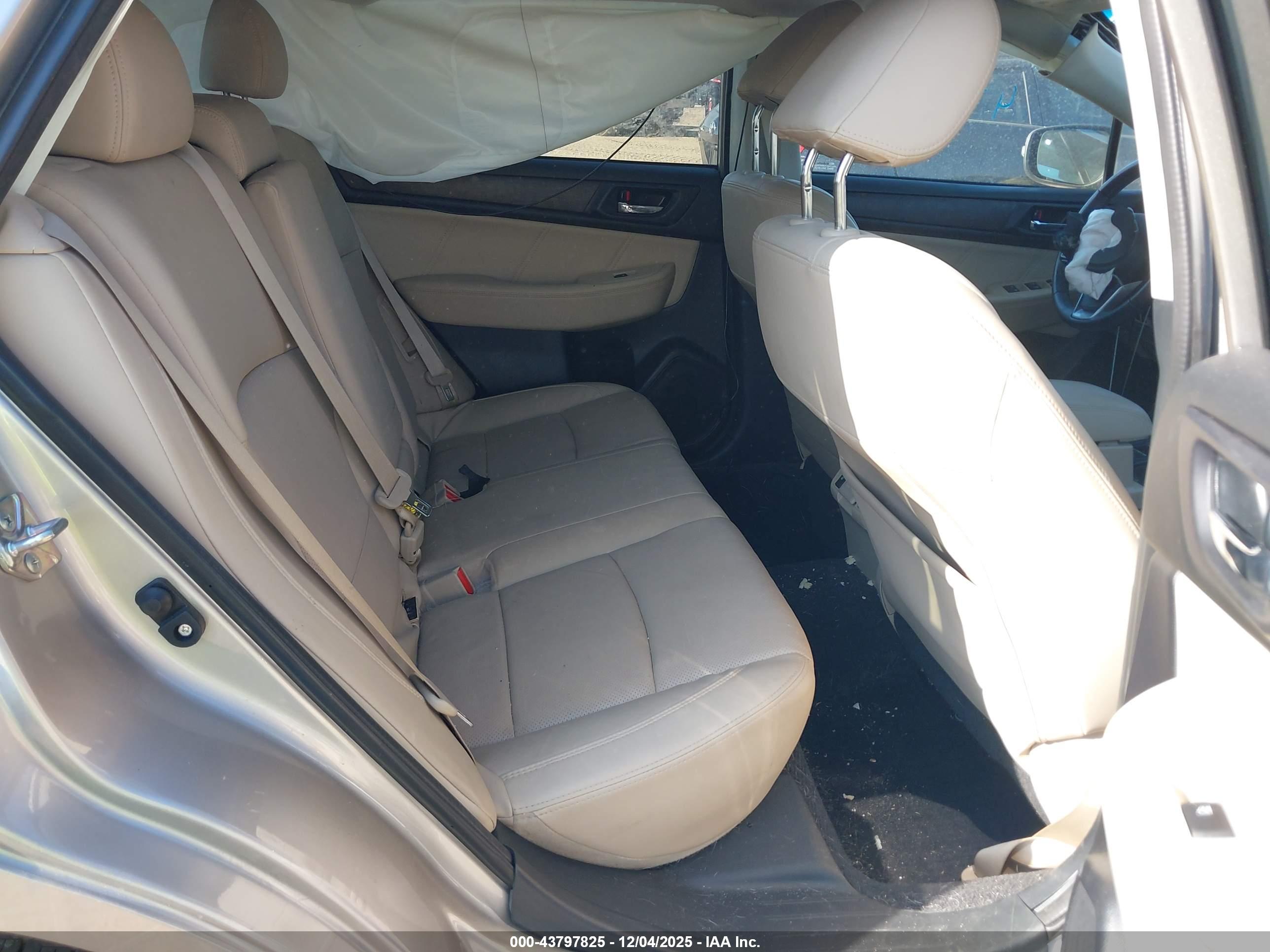 SUBARU OUTBACK image 8