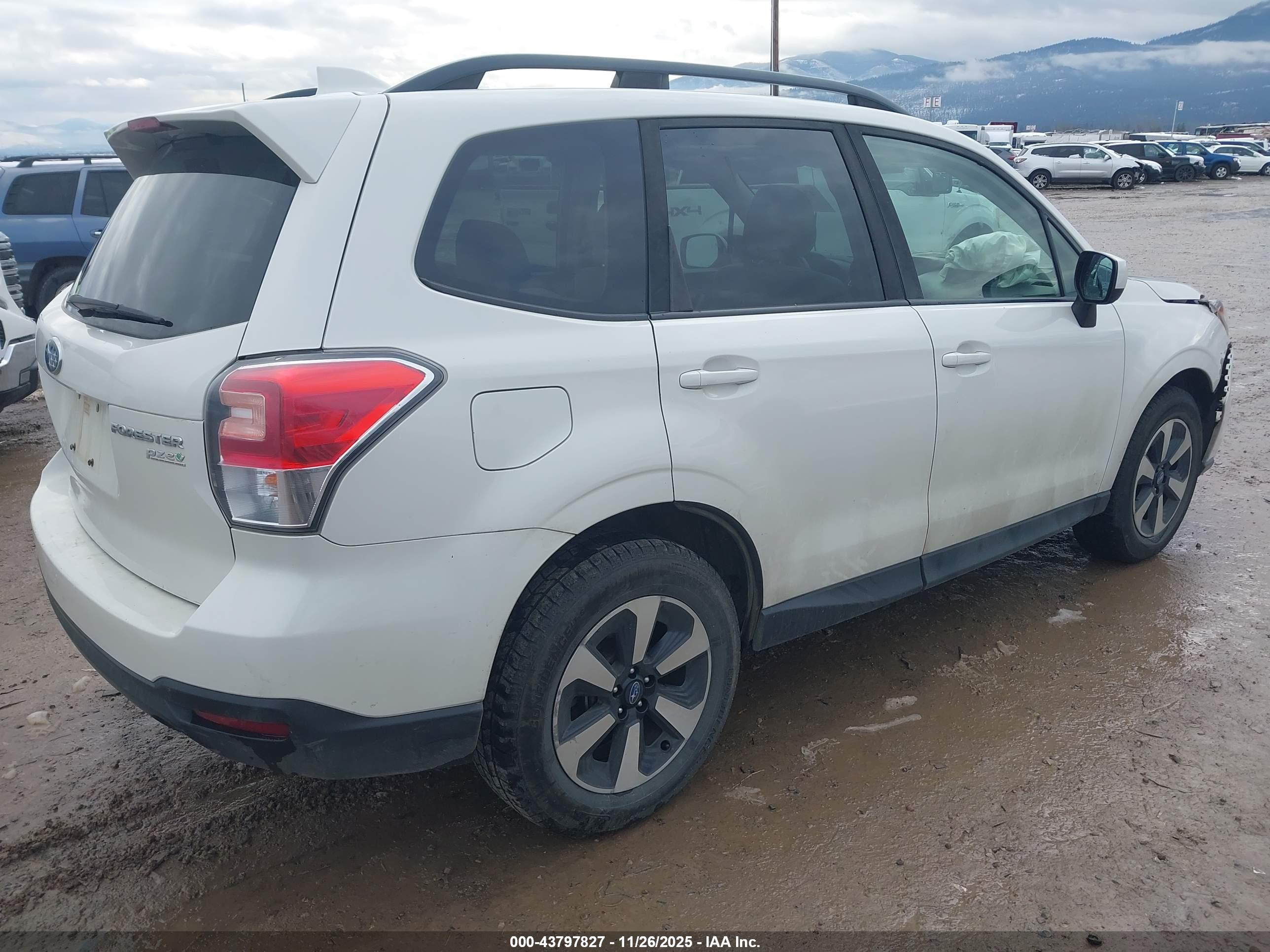 SUBARU FORESTER image 4