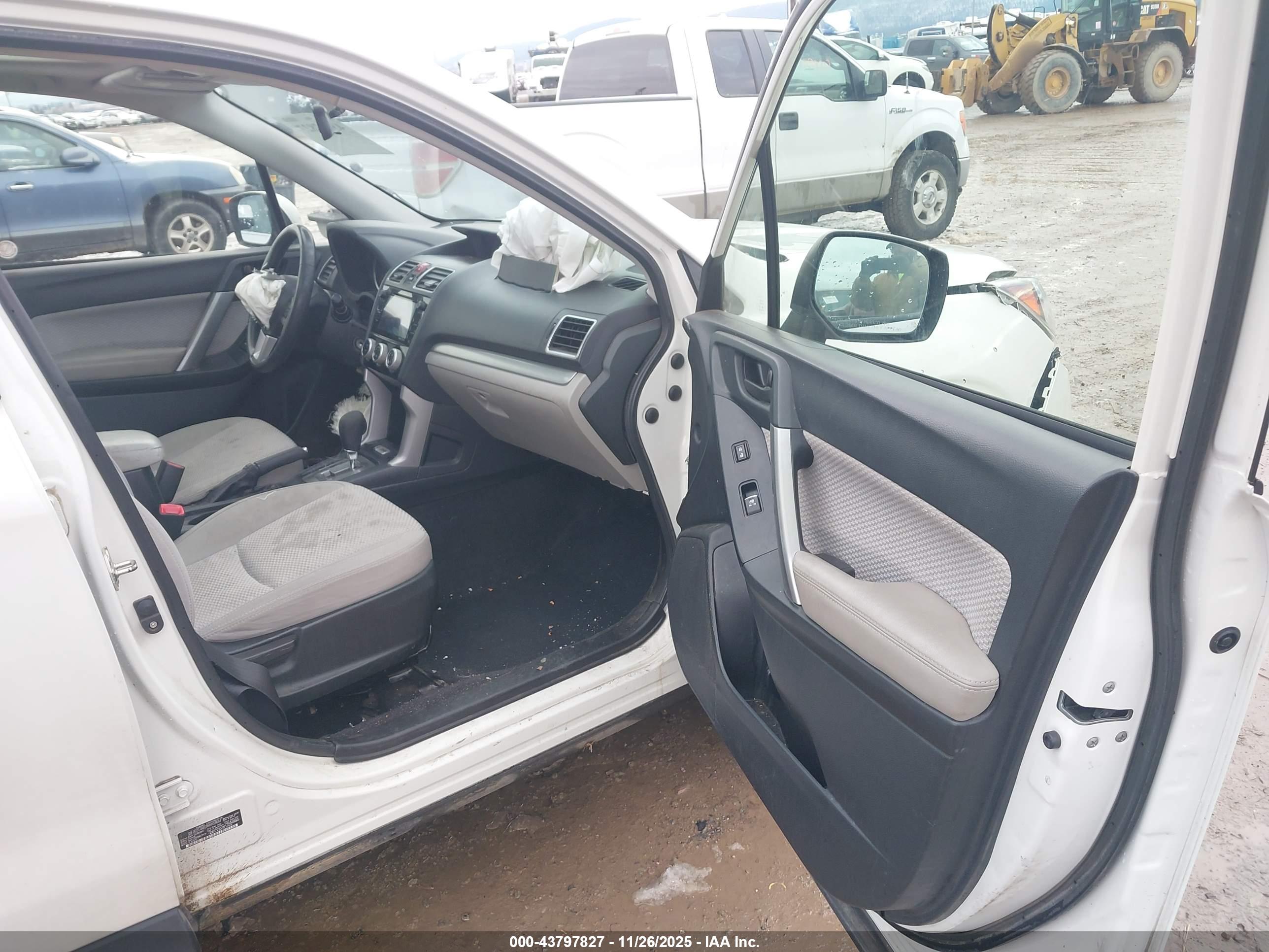 SUBARU FORESTER image 5