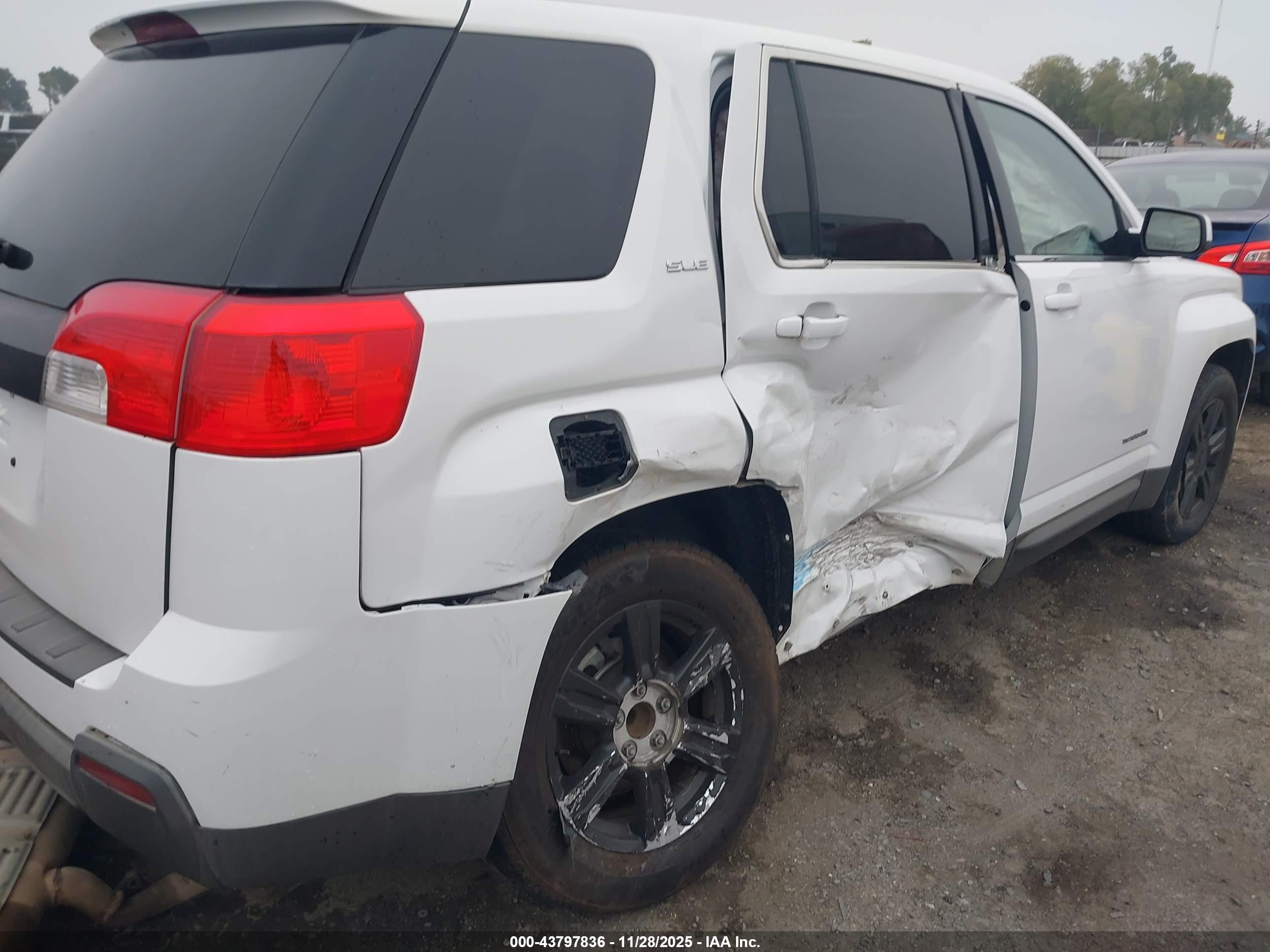 GMC TERRAIN image 6