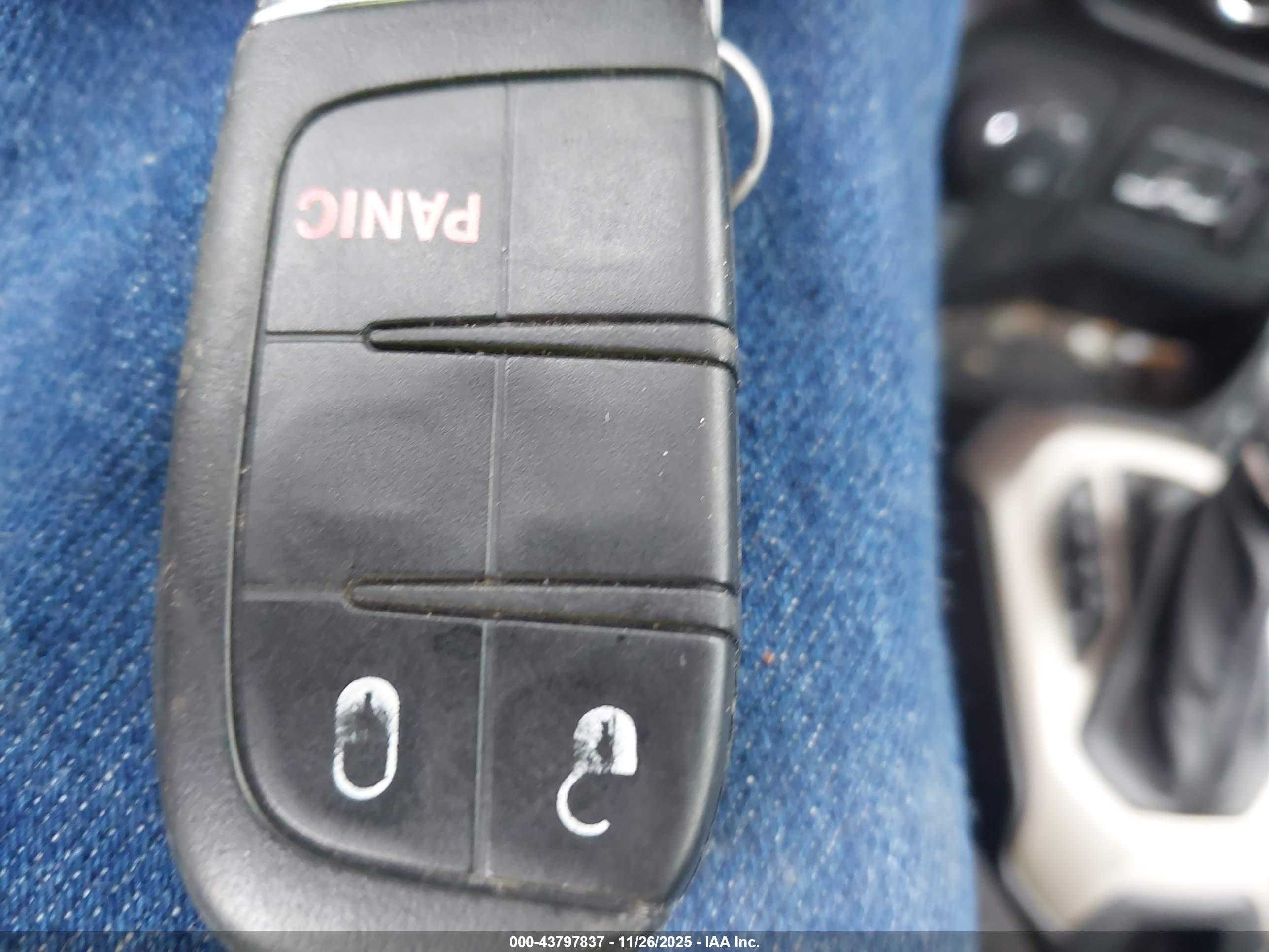 JEEP RENEGADE image 11