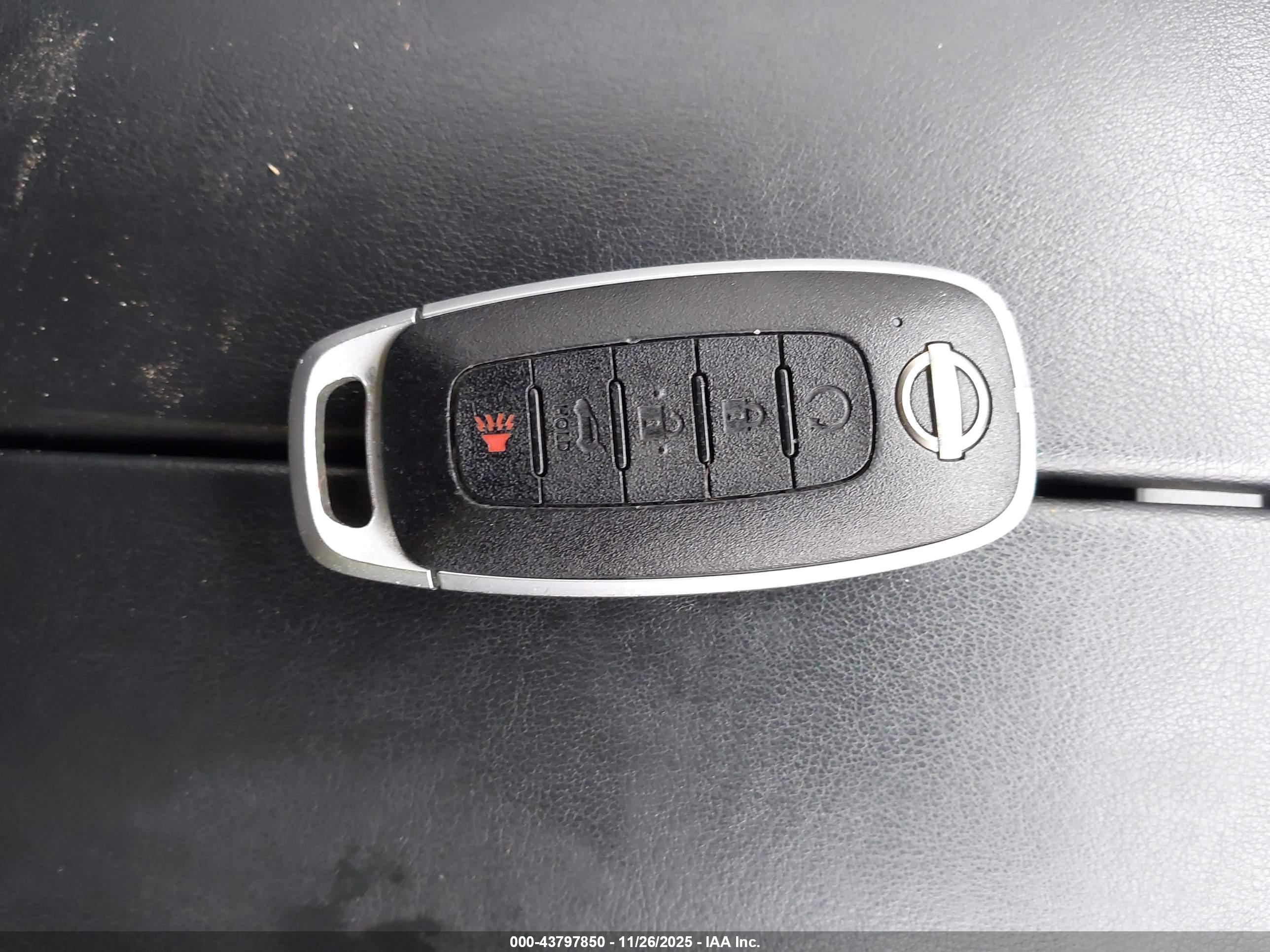 NISSAN ROGUE image 11