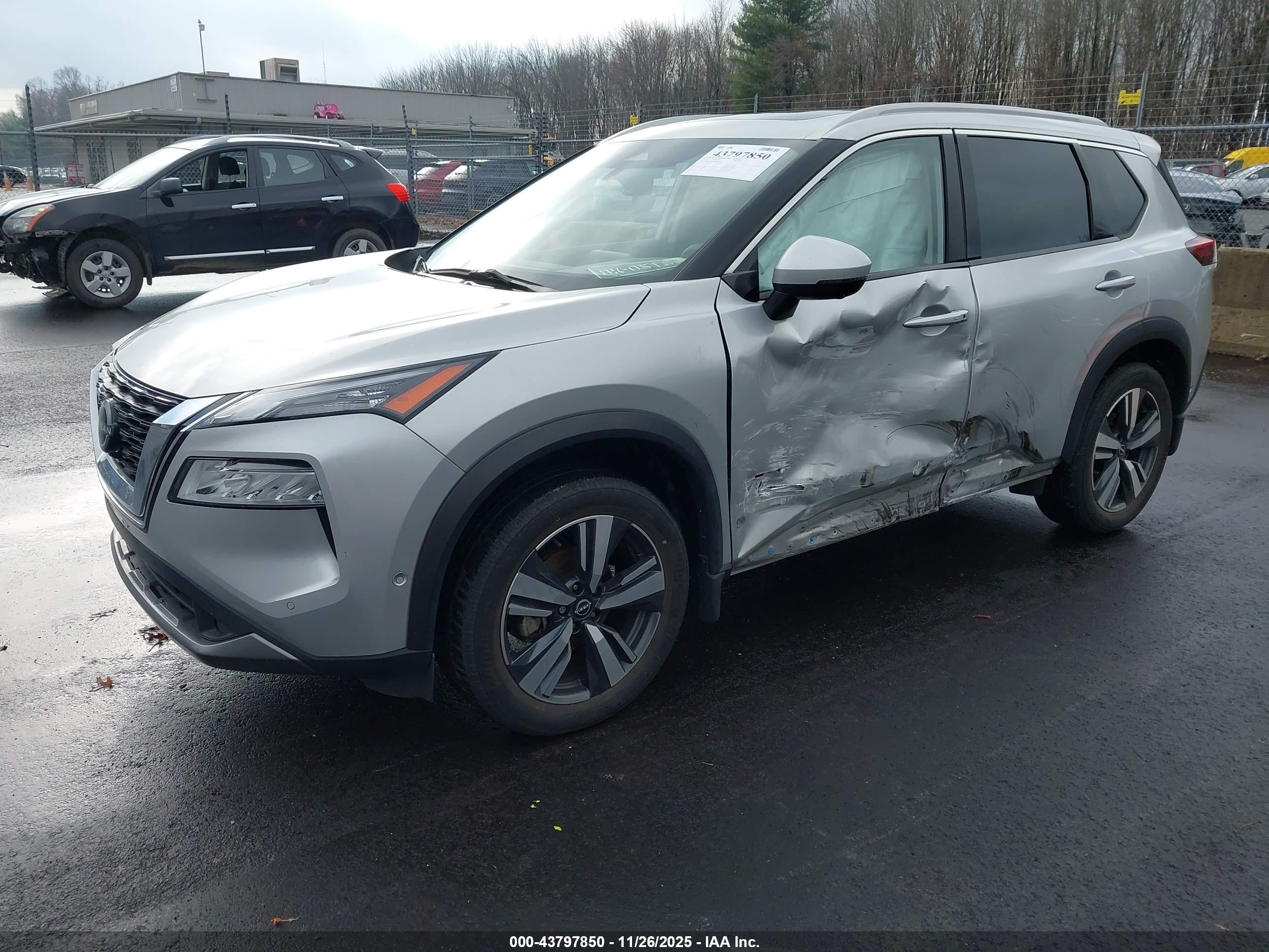 NISSAN ROGUE image 2