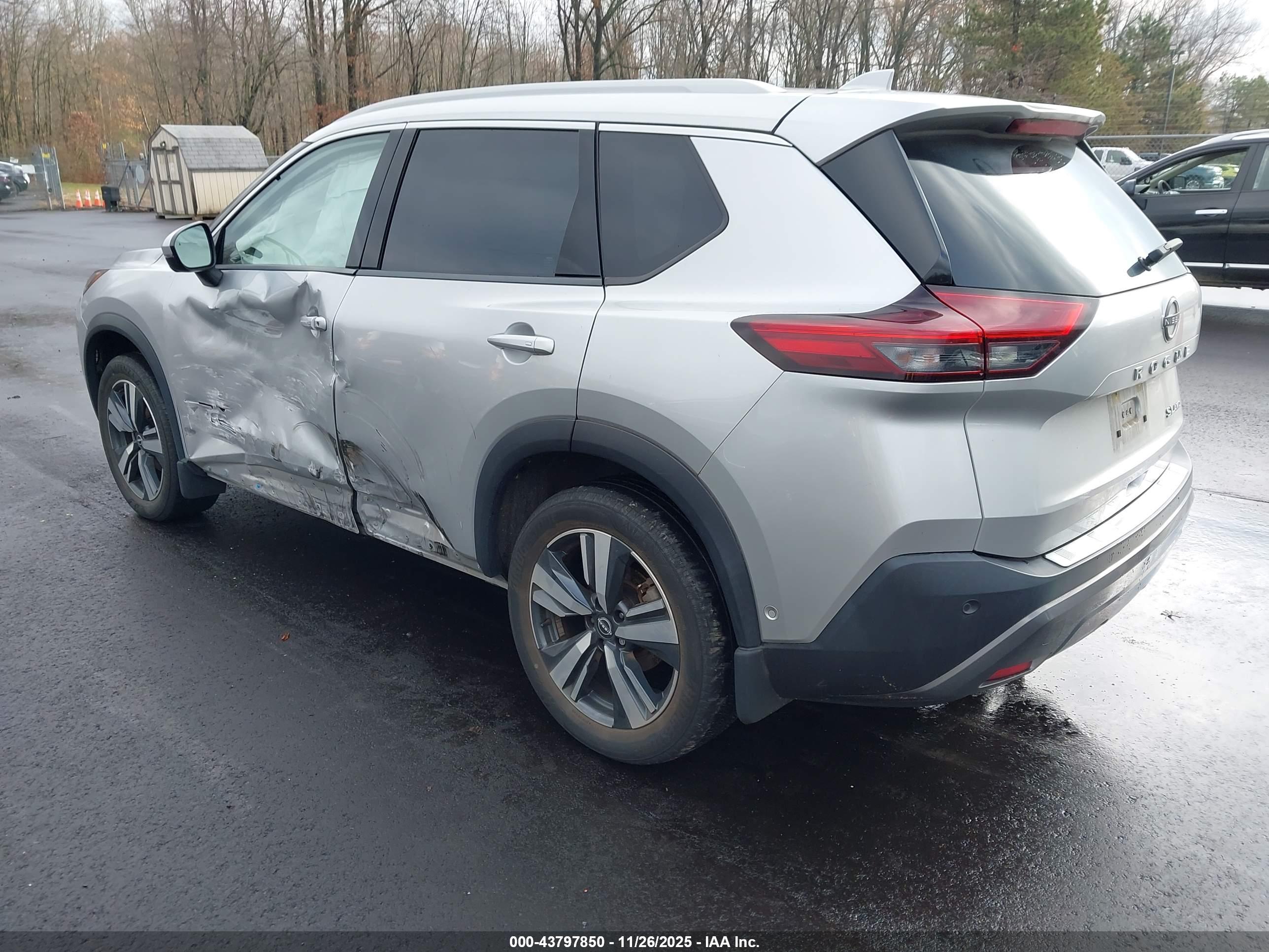 NISSAN ROGUE image 3