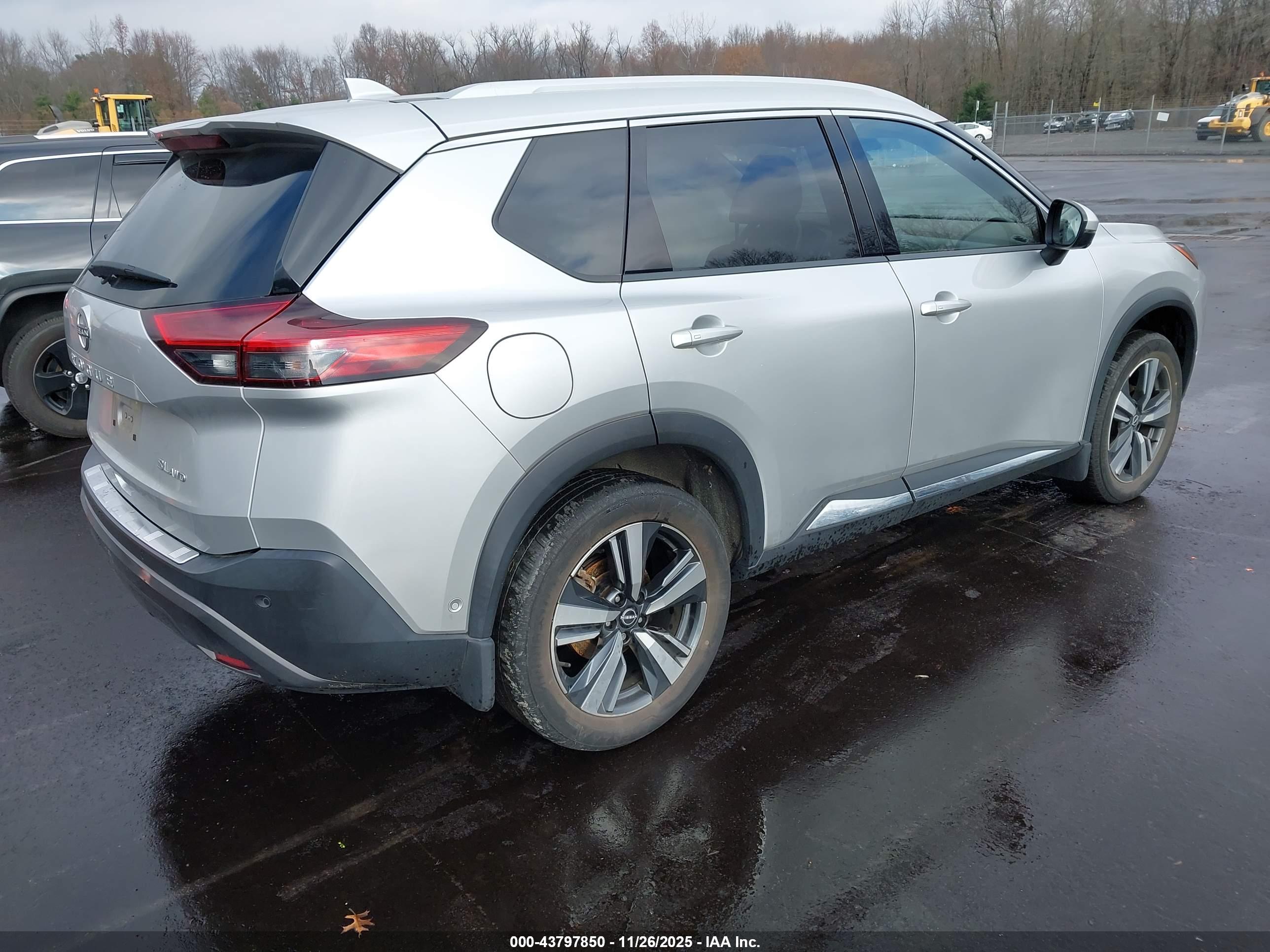 NISSAN ROGUE image 4