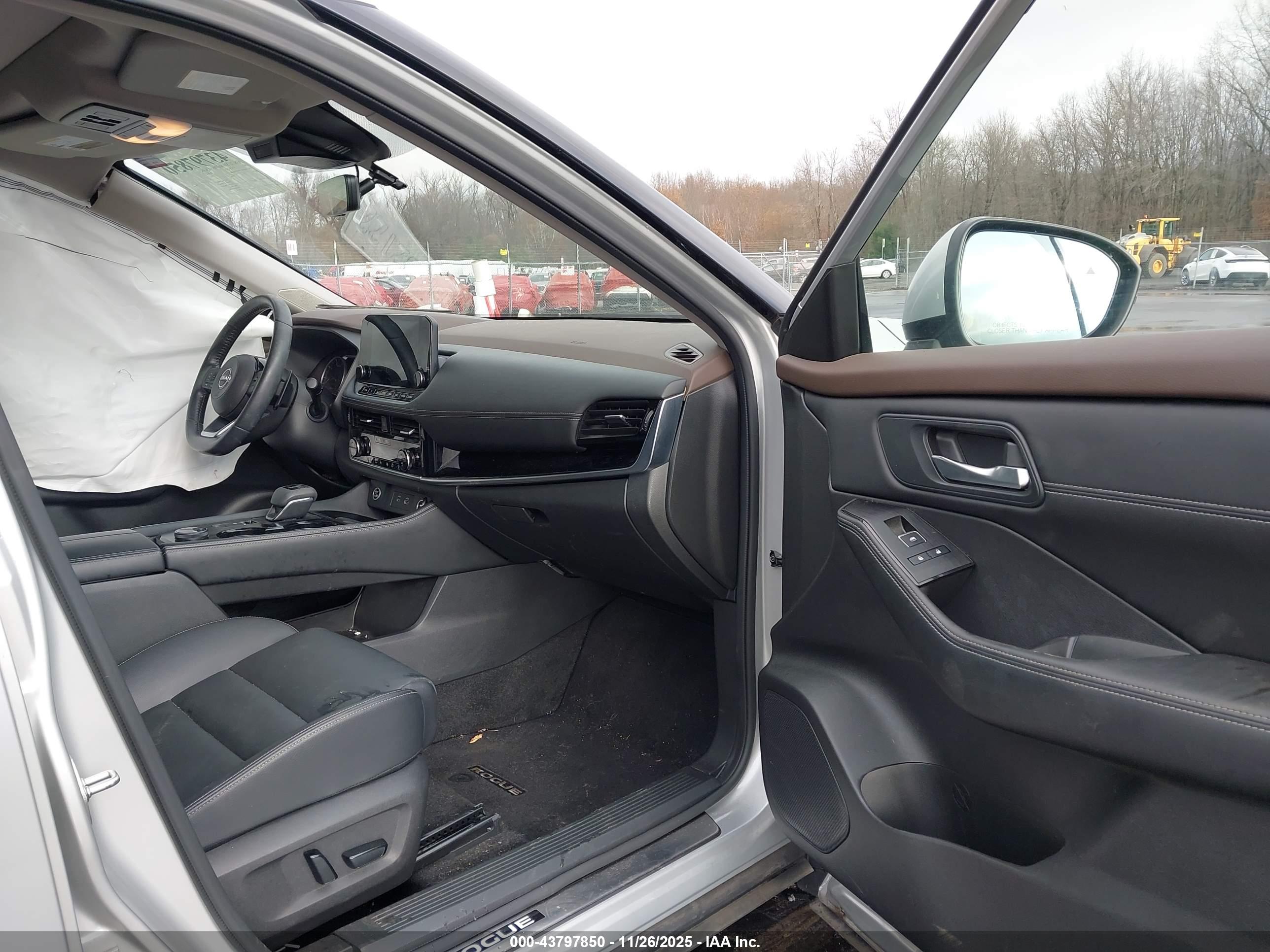 NISSAN ROGUE image 5