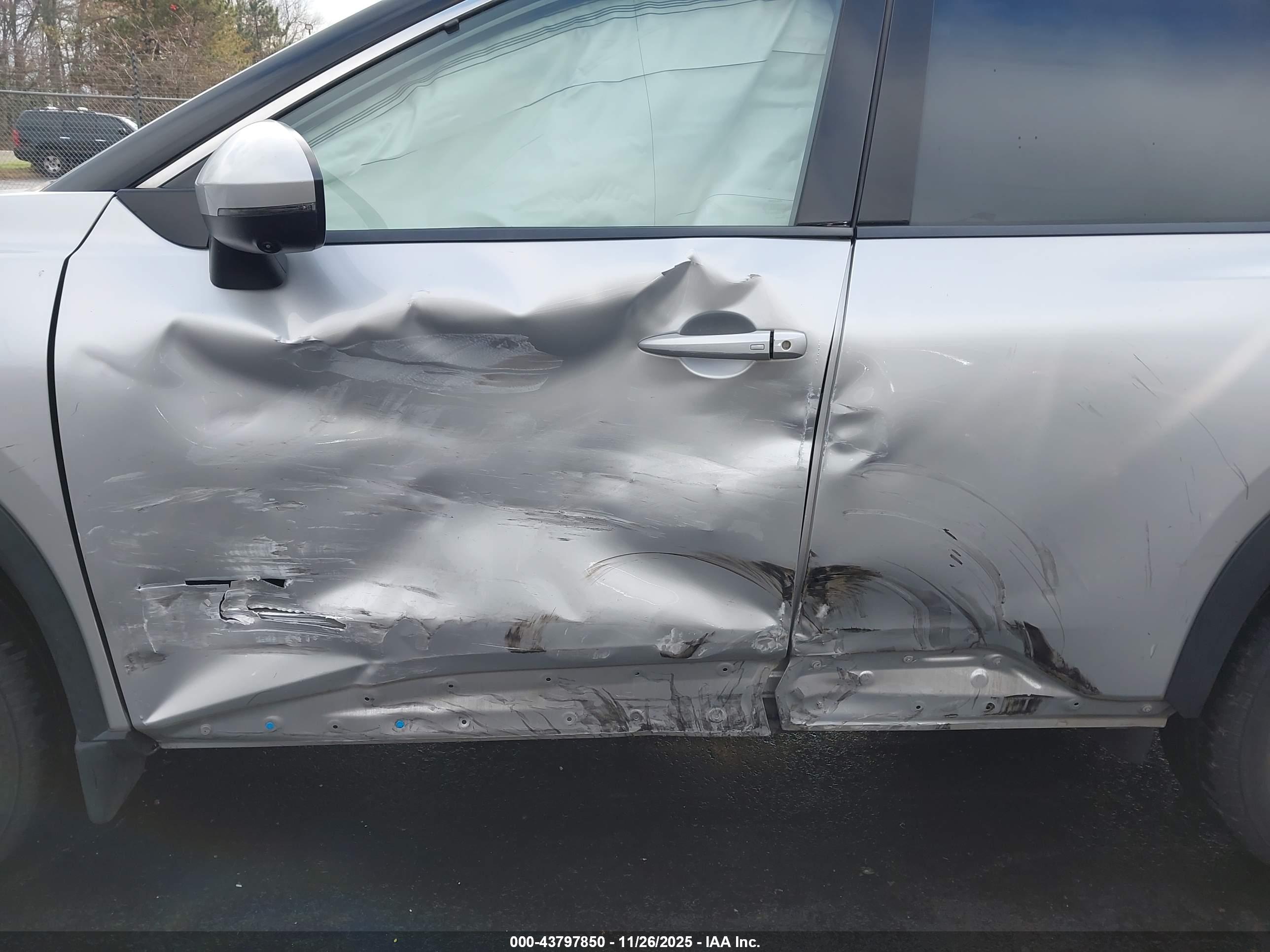 NISSAN ROGUE image 6