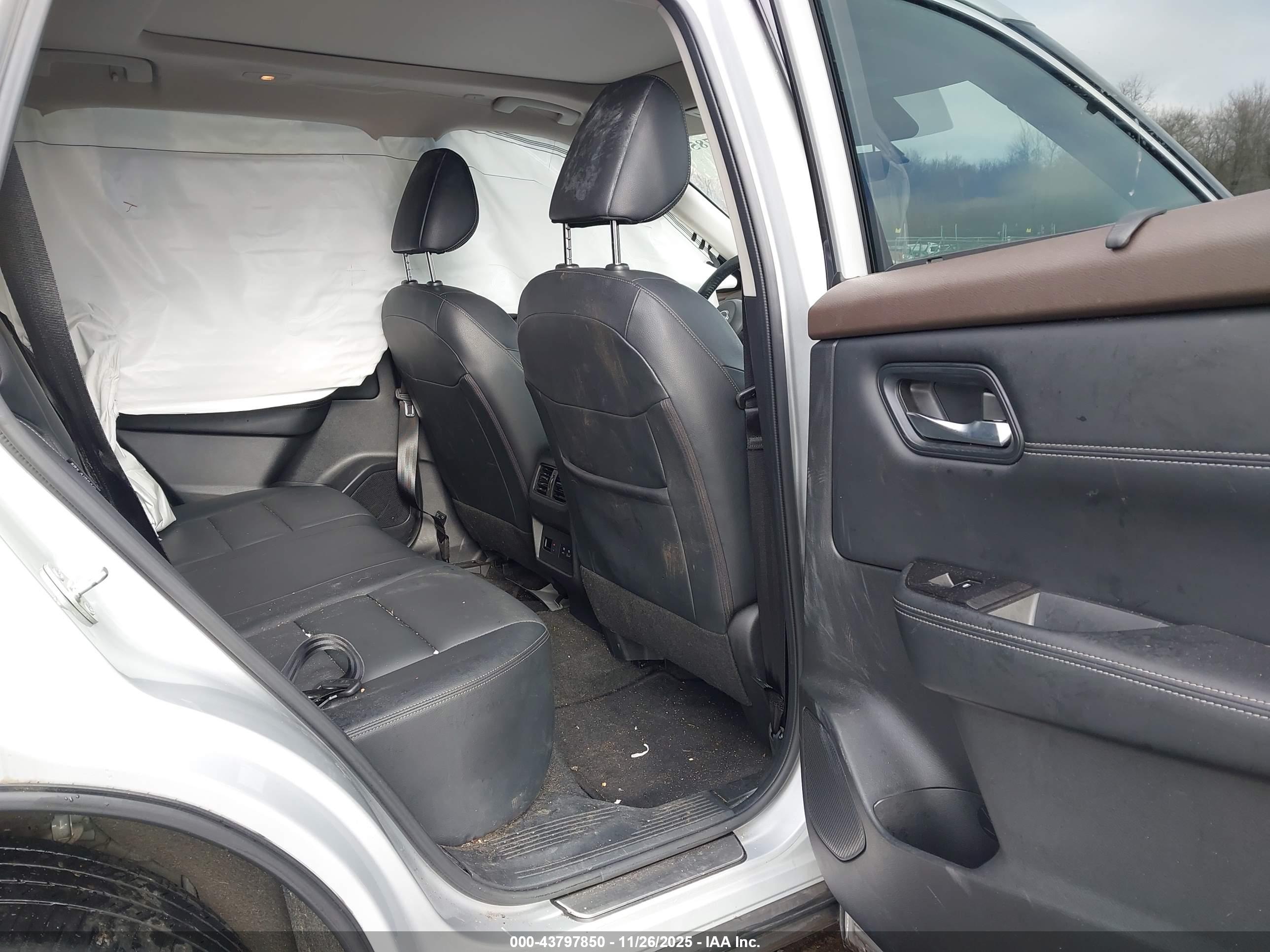 NISSAN ROGUE image 8