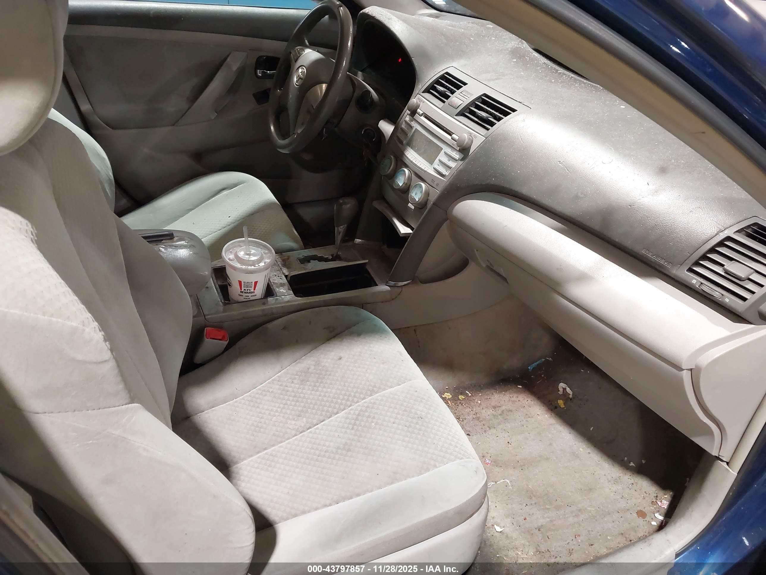 TOYOTA CAMRY image 5