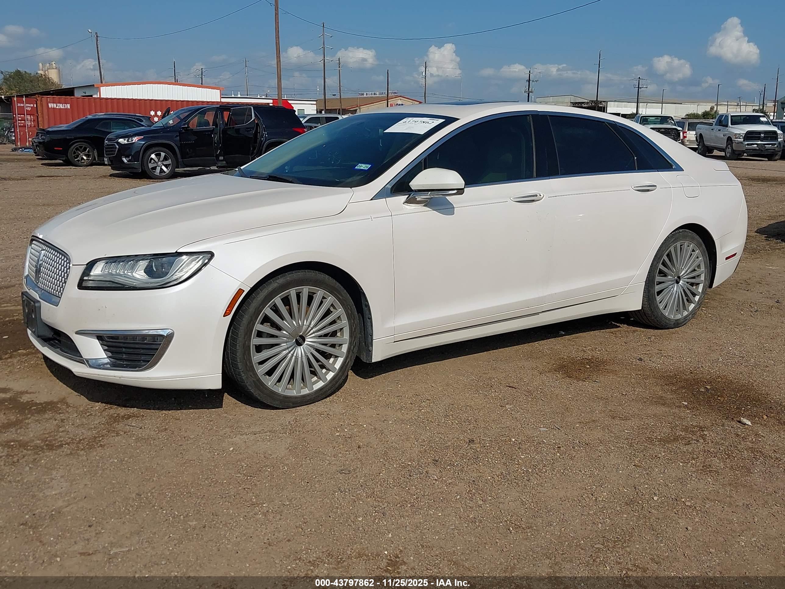 LINCOLN MKZ image 2