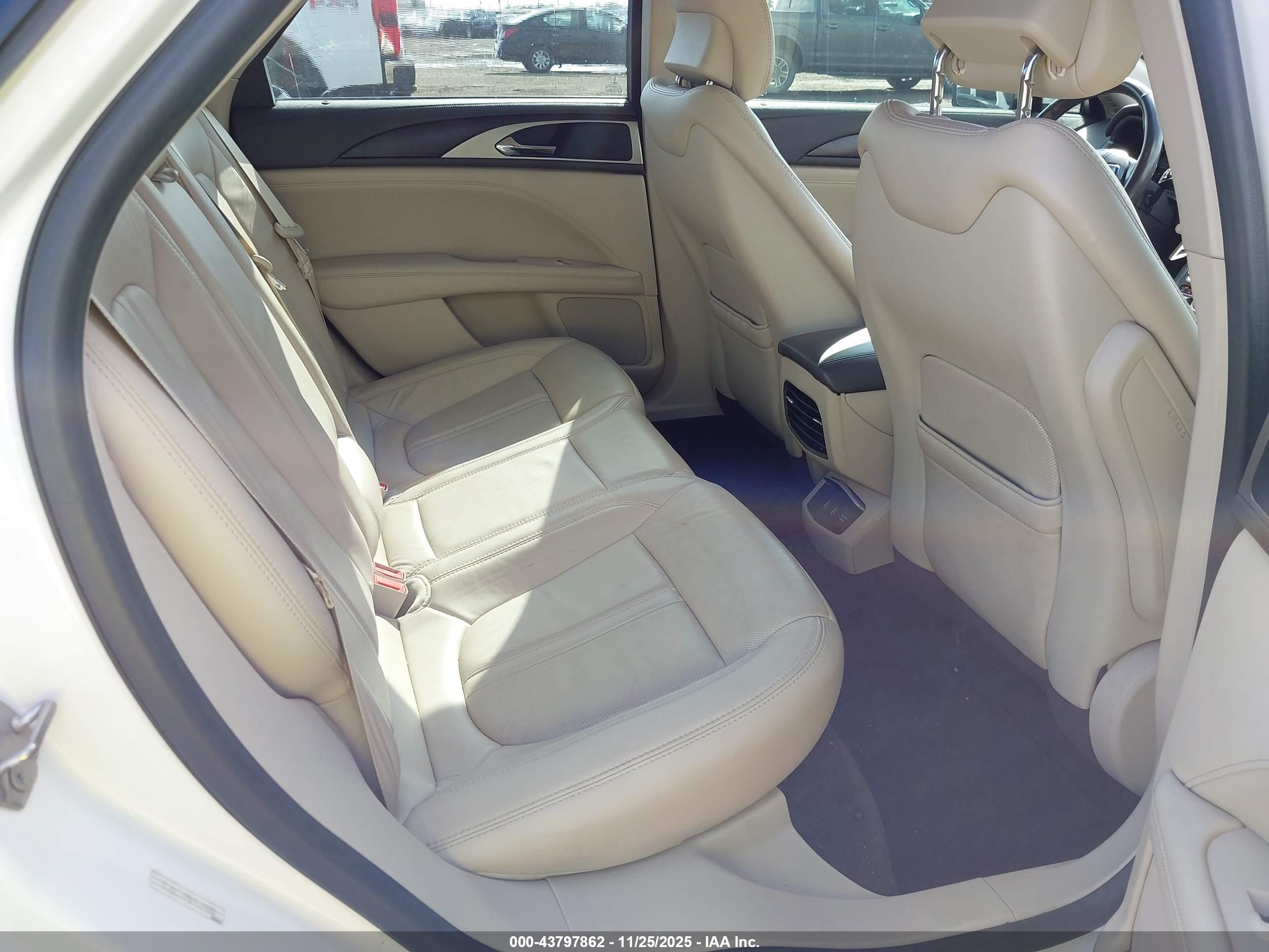 LINCOLN MKZ image 8