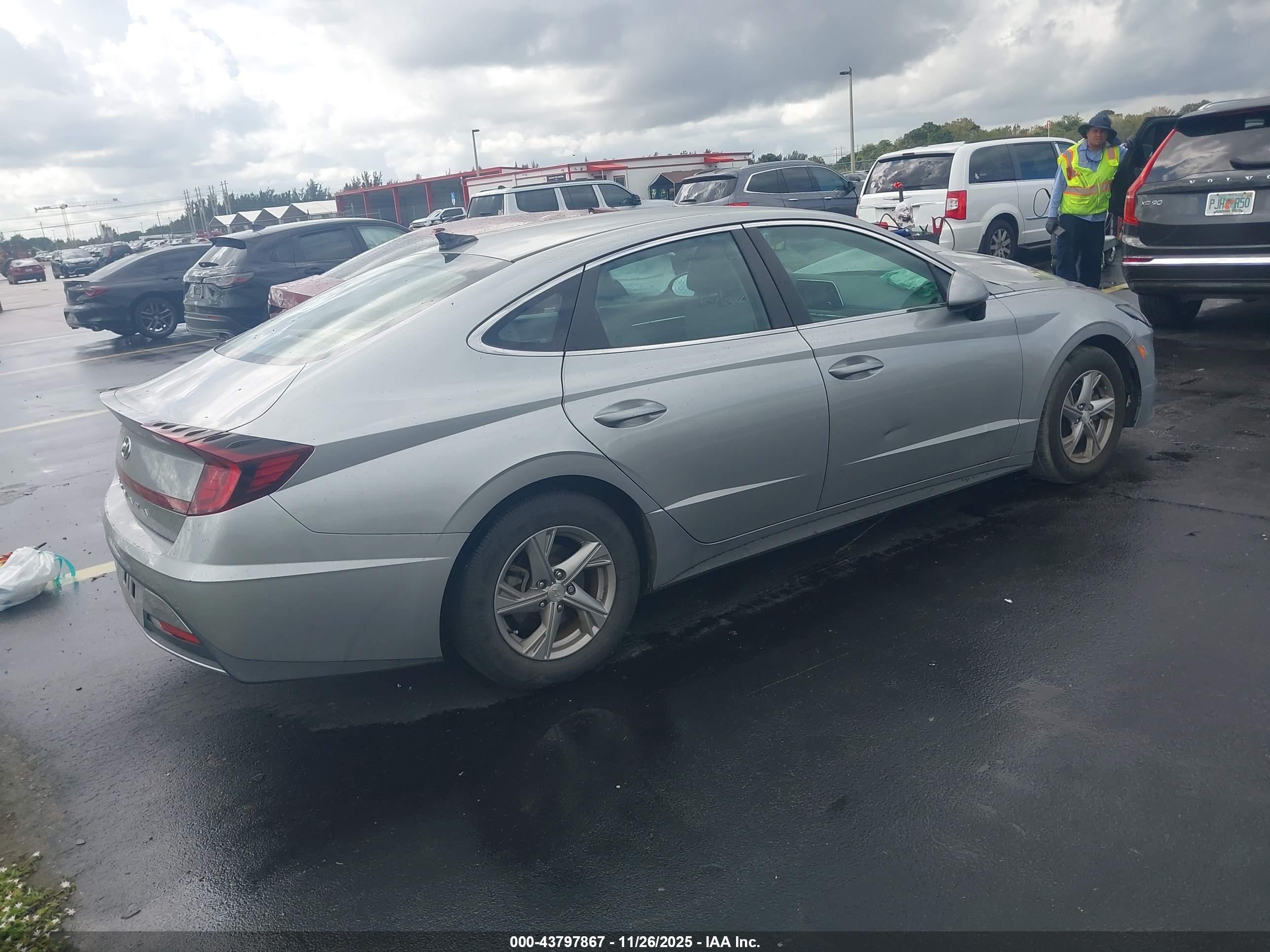 HYUNDAI SONATA image 4