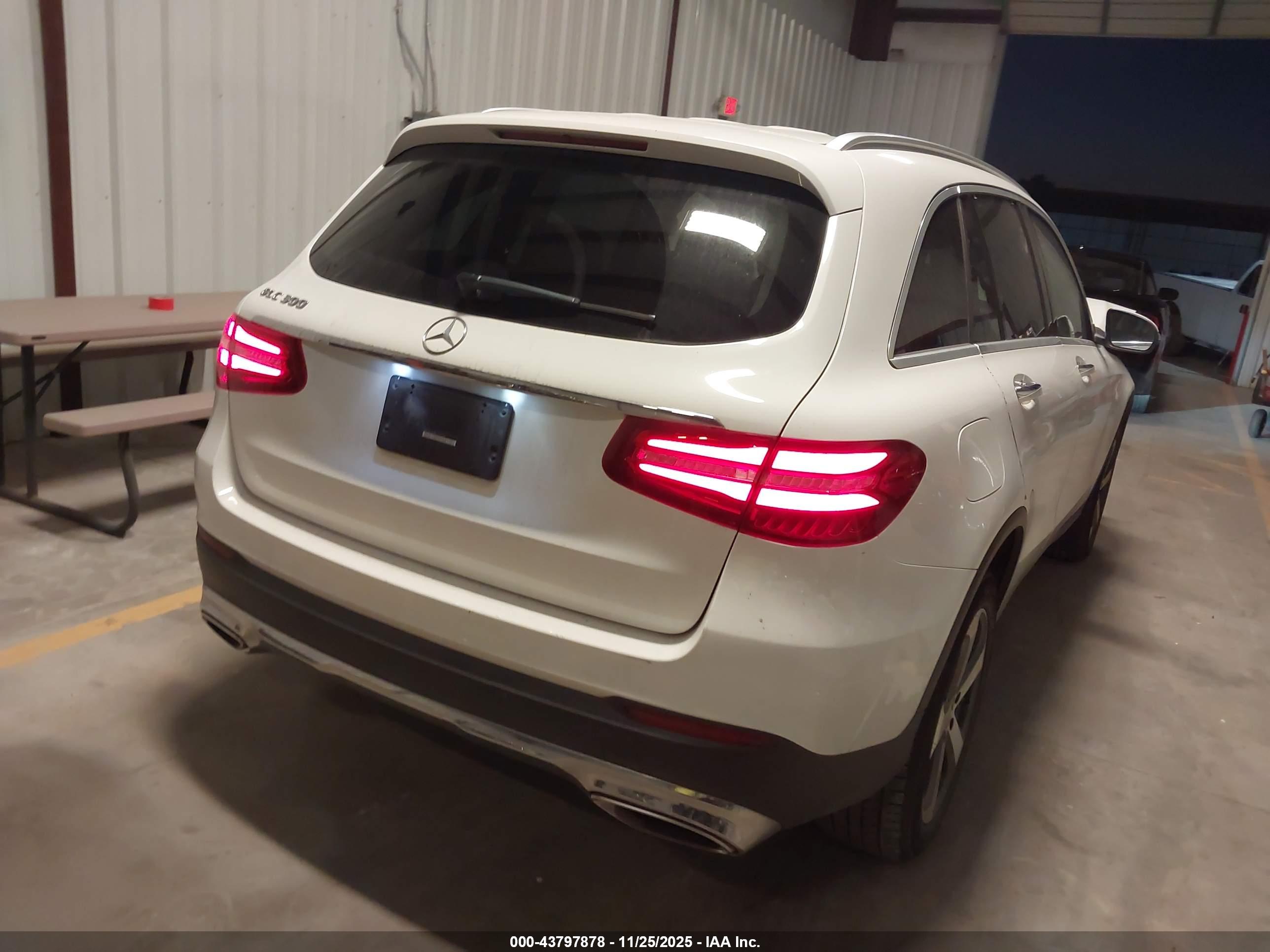 MERCEDES-BENZ GLC image 4