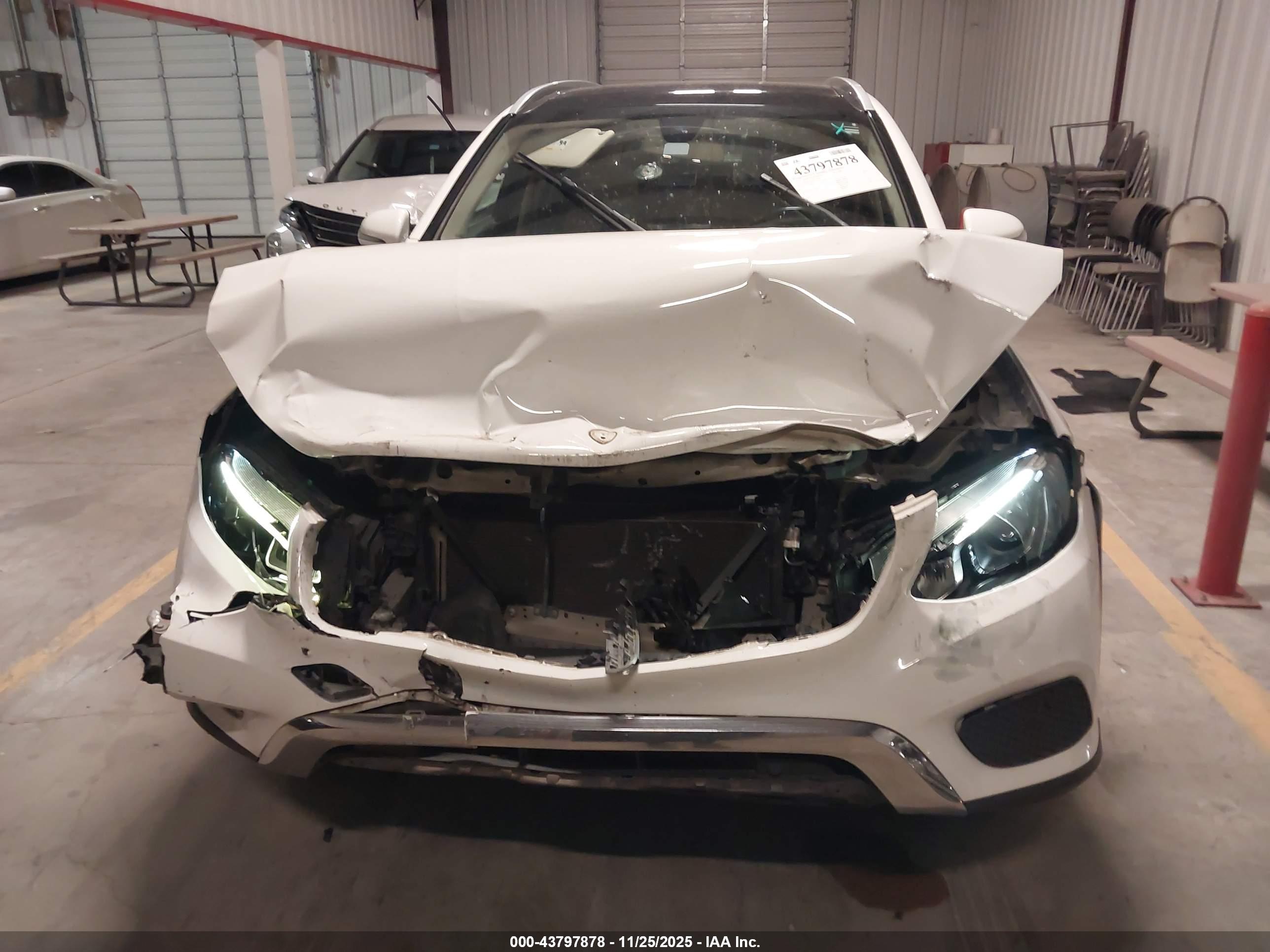 MERCEDES-BENZ GLC image 6