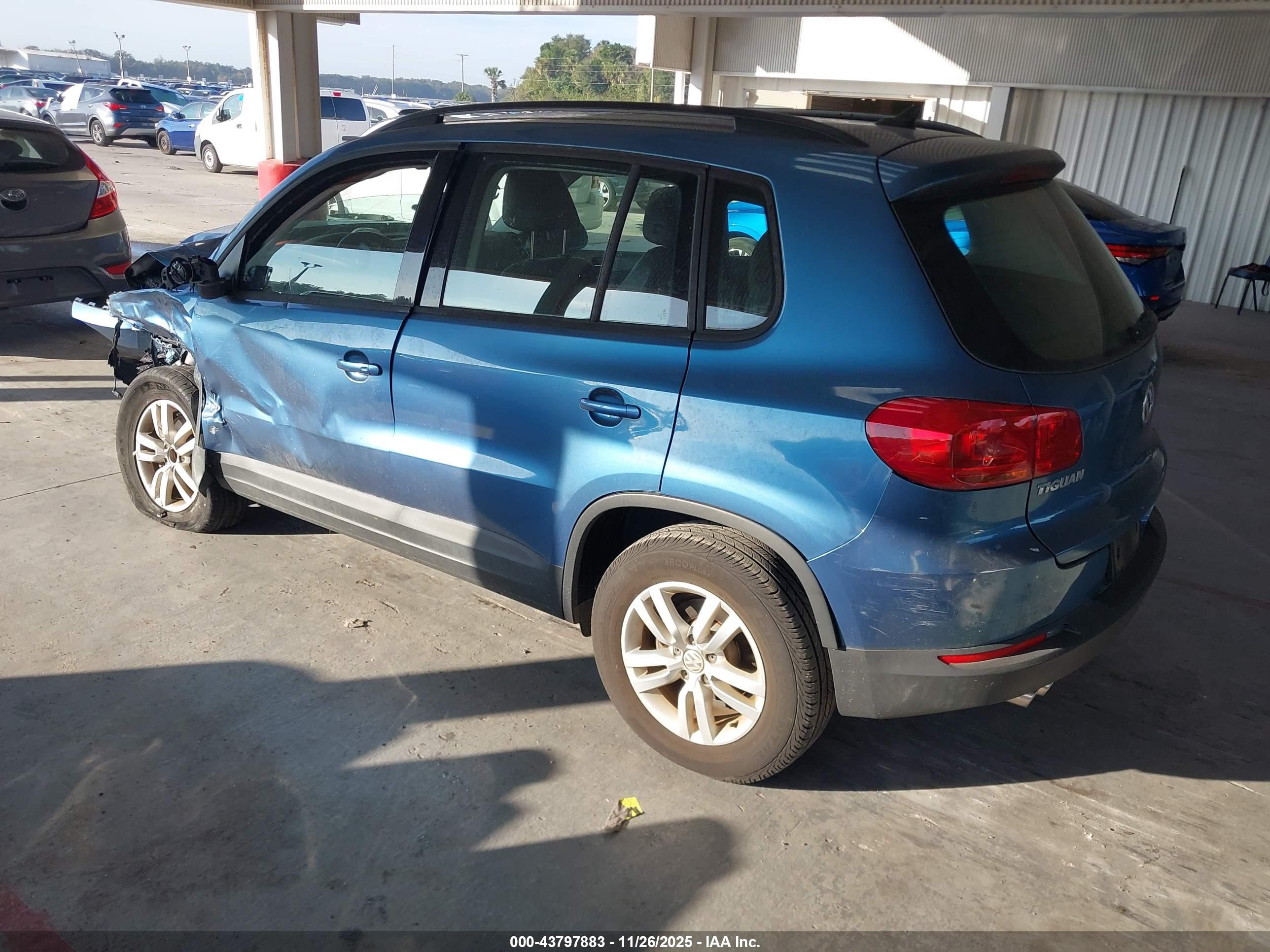 VOLKSWAGEN TIGUAN image 3