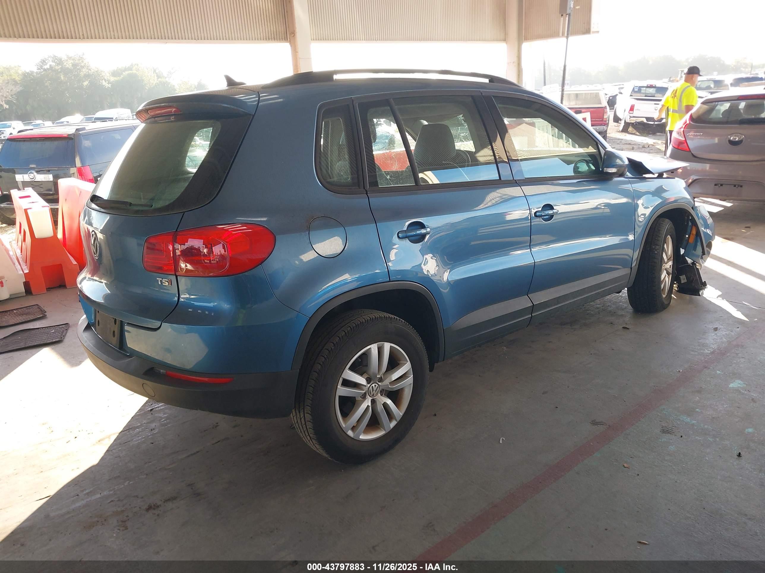 VOLKSWAGEN TIGUAN image 4