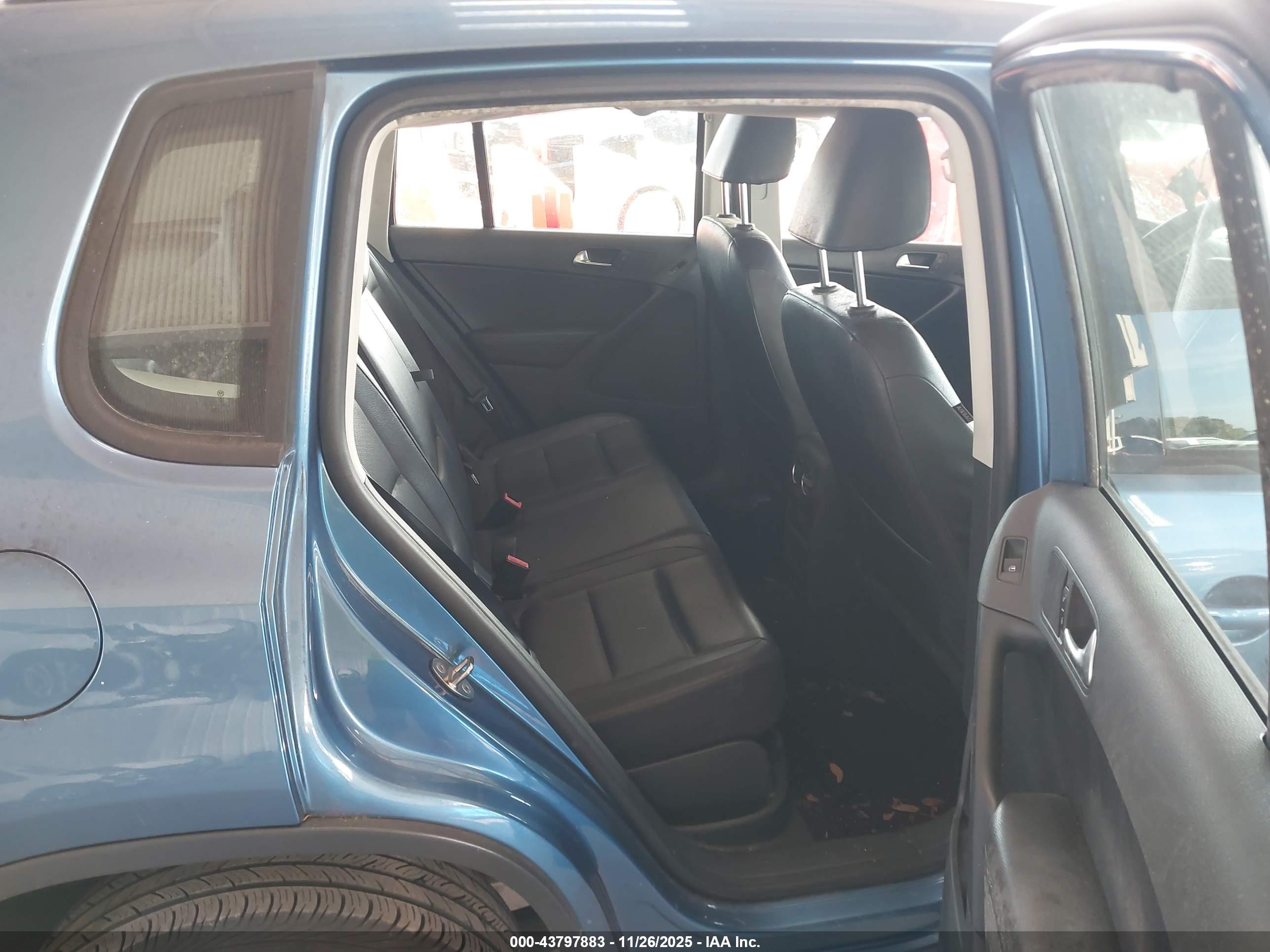 VOLKSWAGEN TIGUAN image 8
