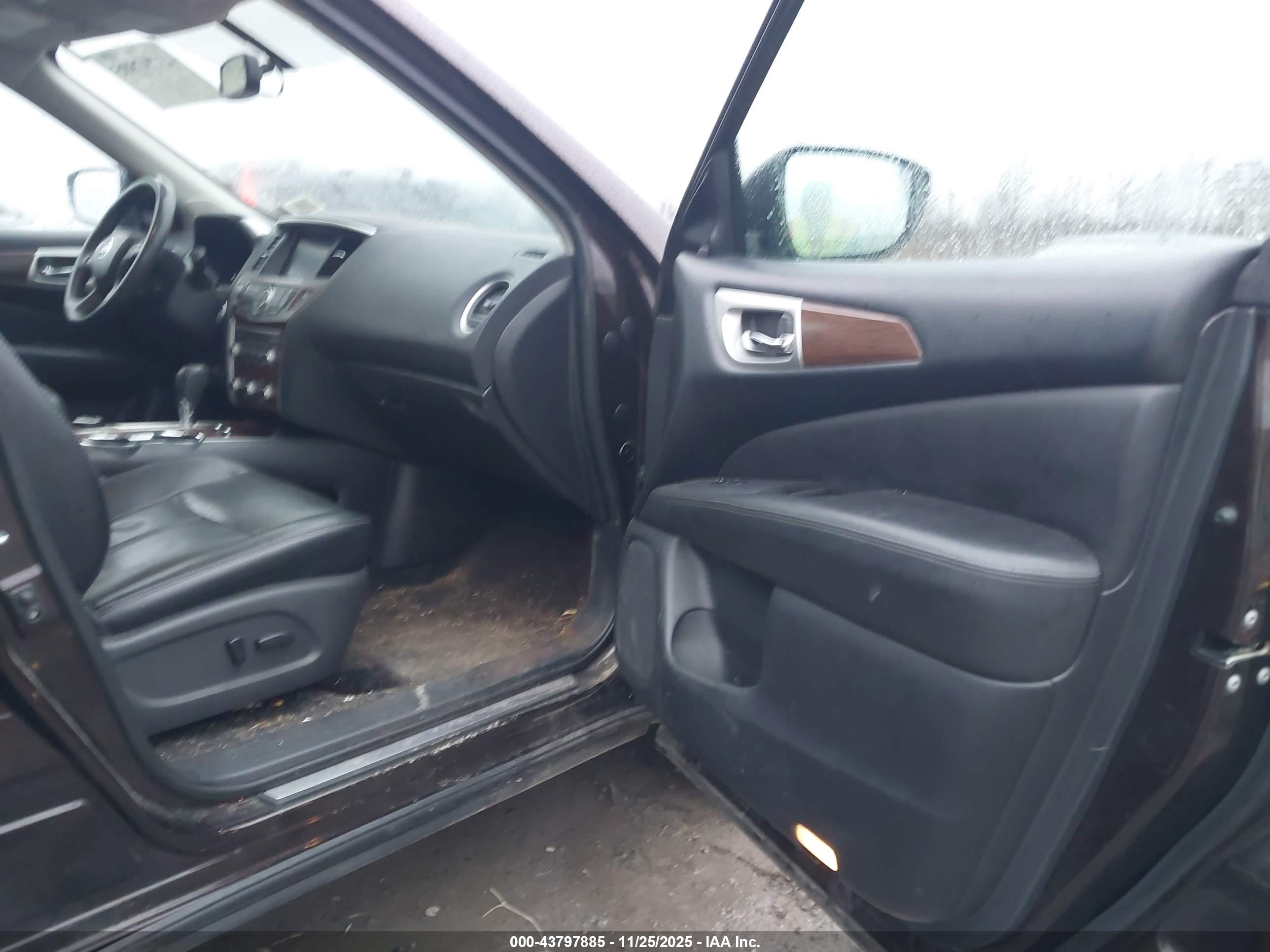 NISSAN PATHFINDER image 5