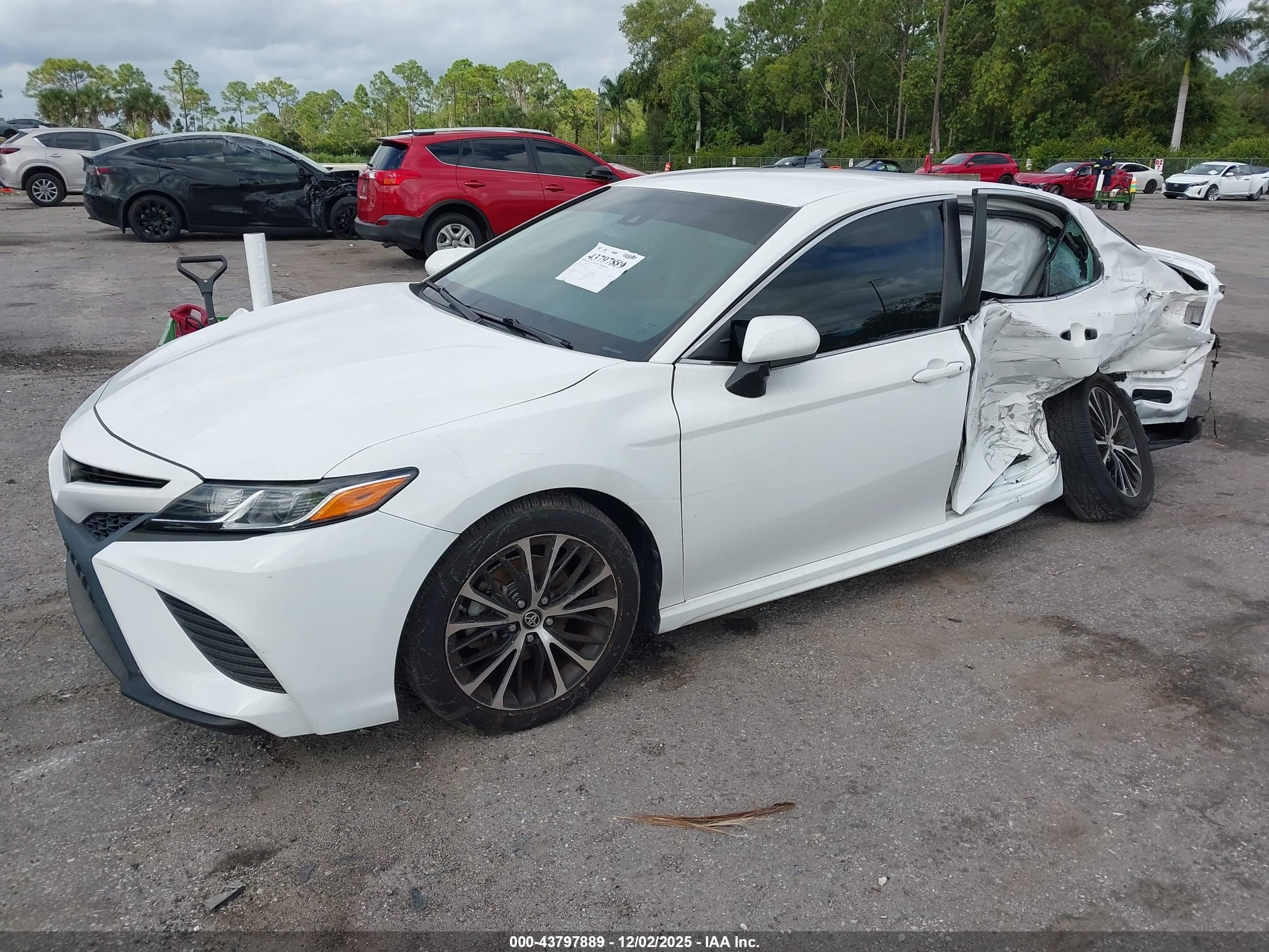 TOYOTA CAMRY image 2