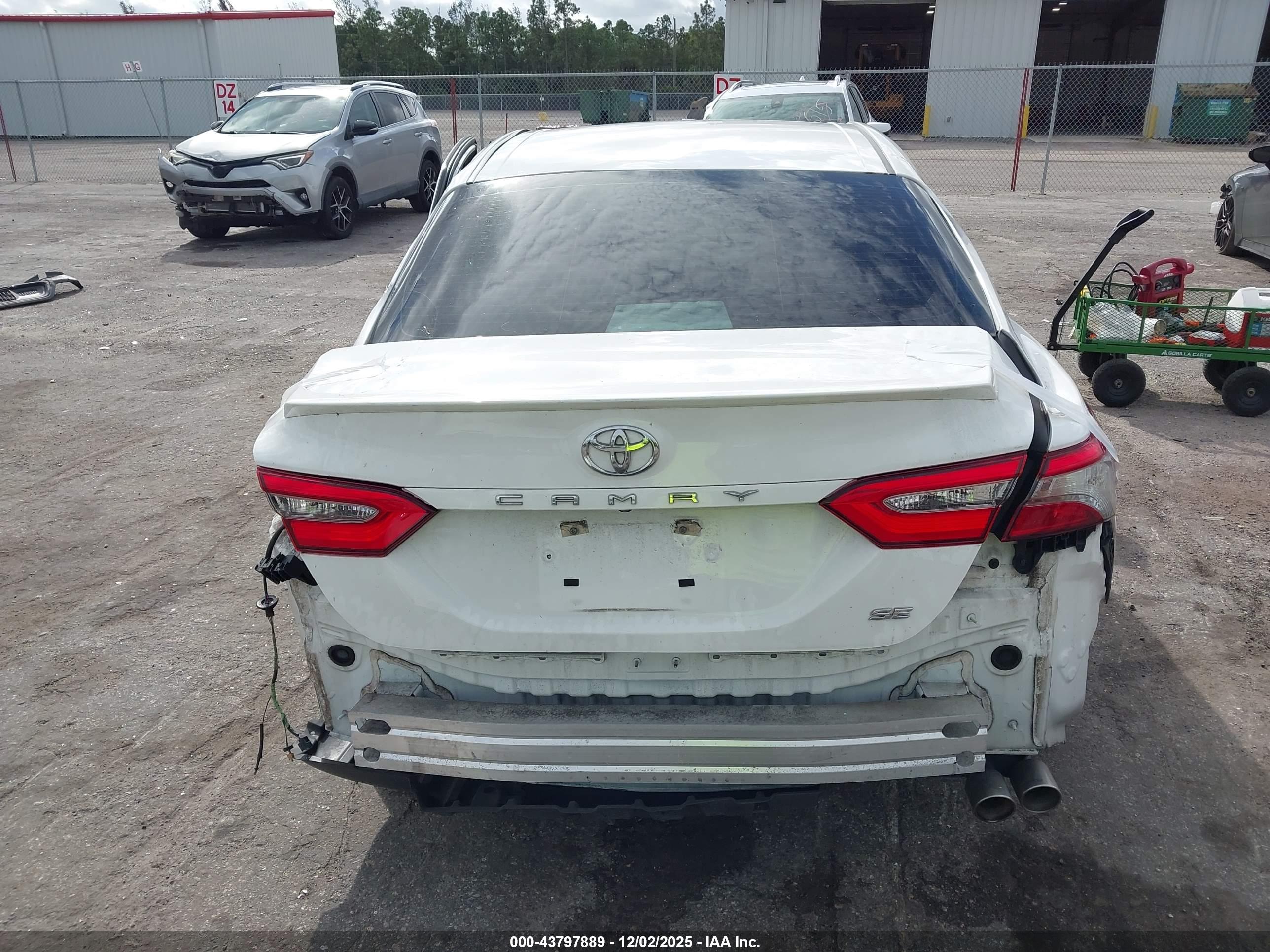 TOYOTA CAMRY image 6