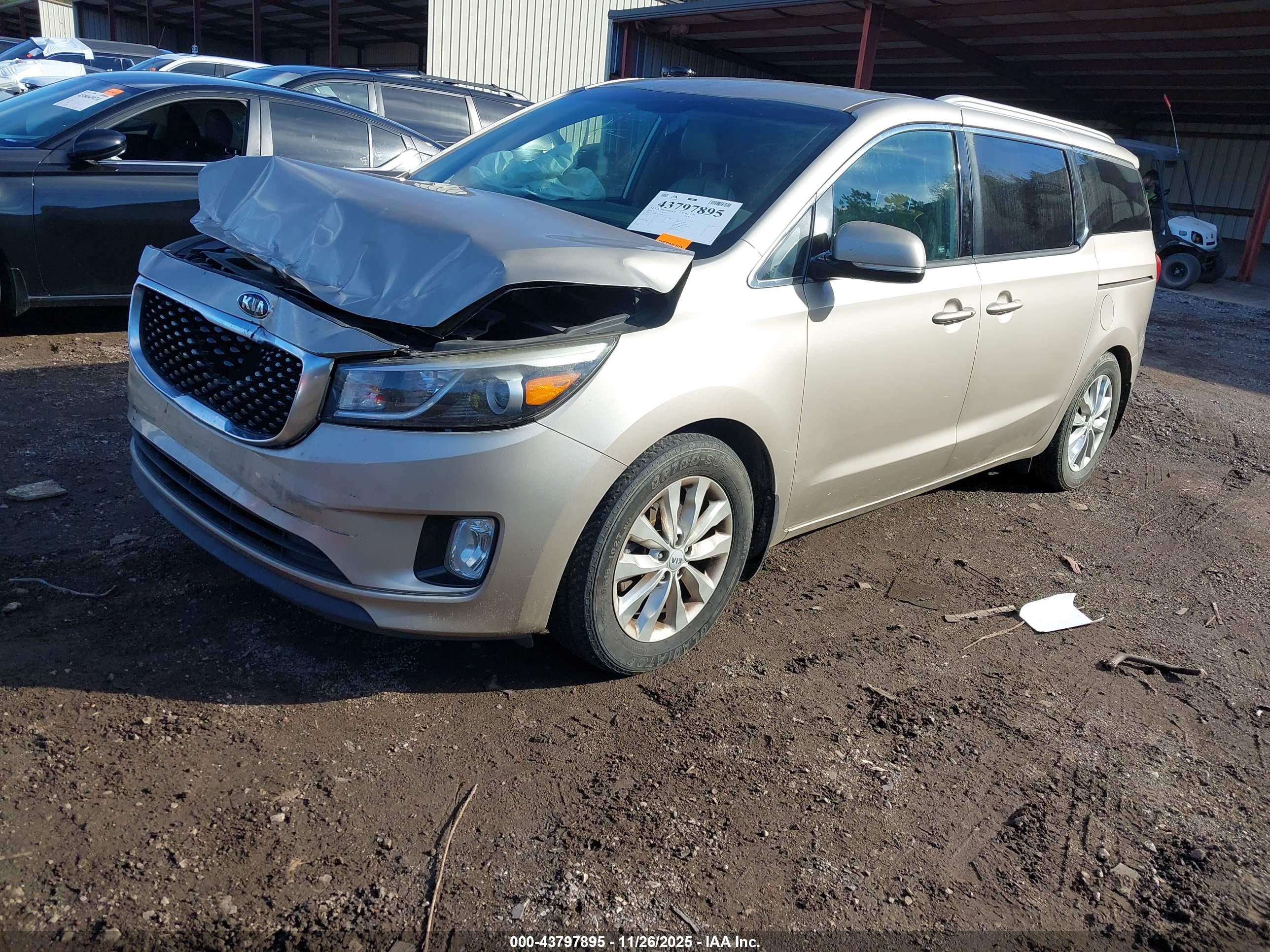 KIA SEDONA image 2