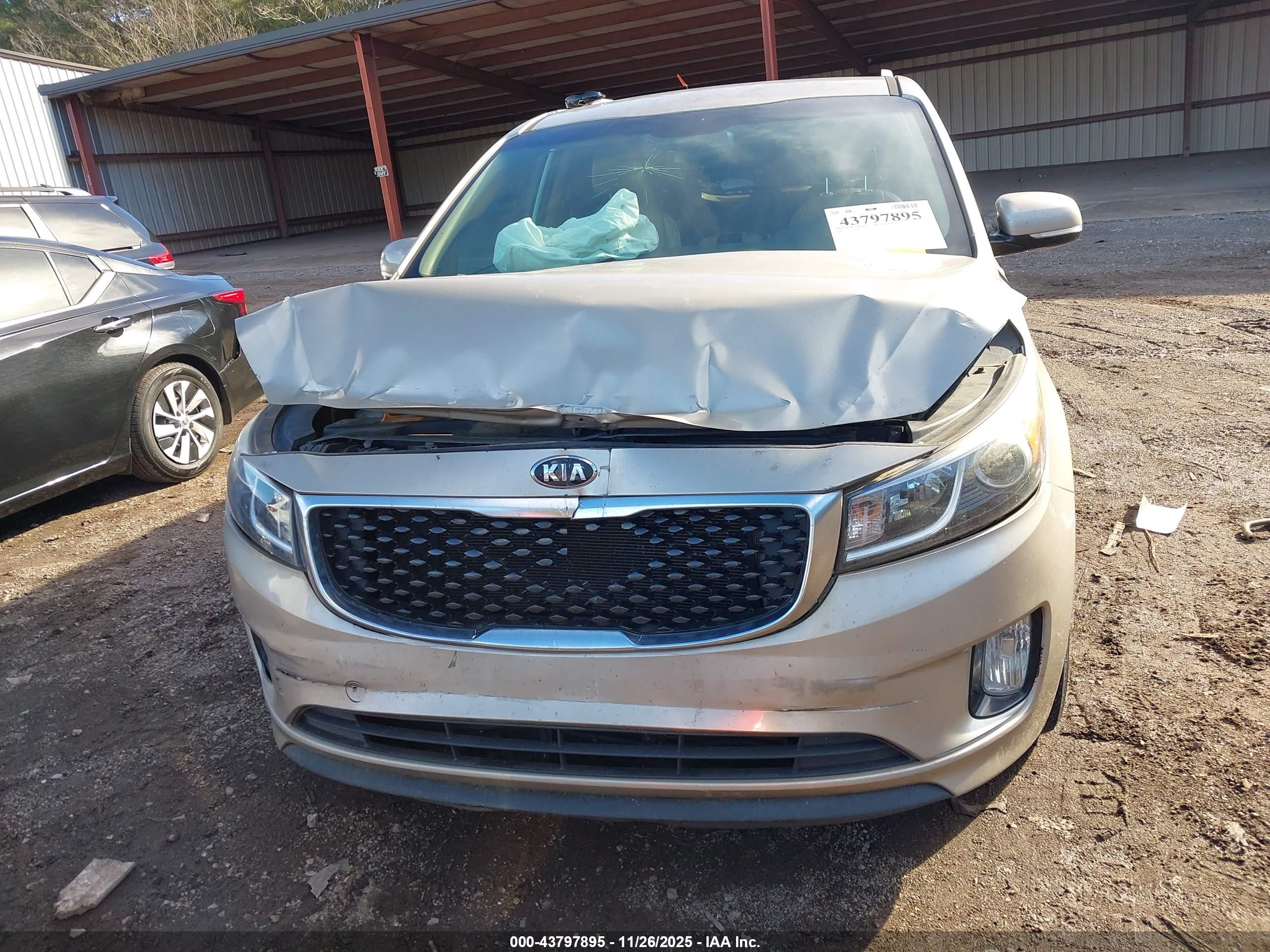 KIA SEDONA image 6