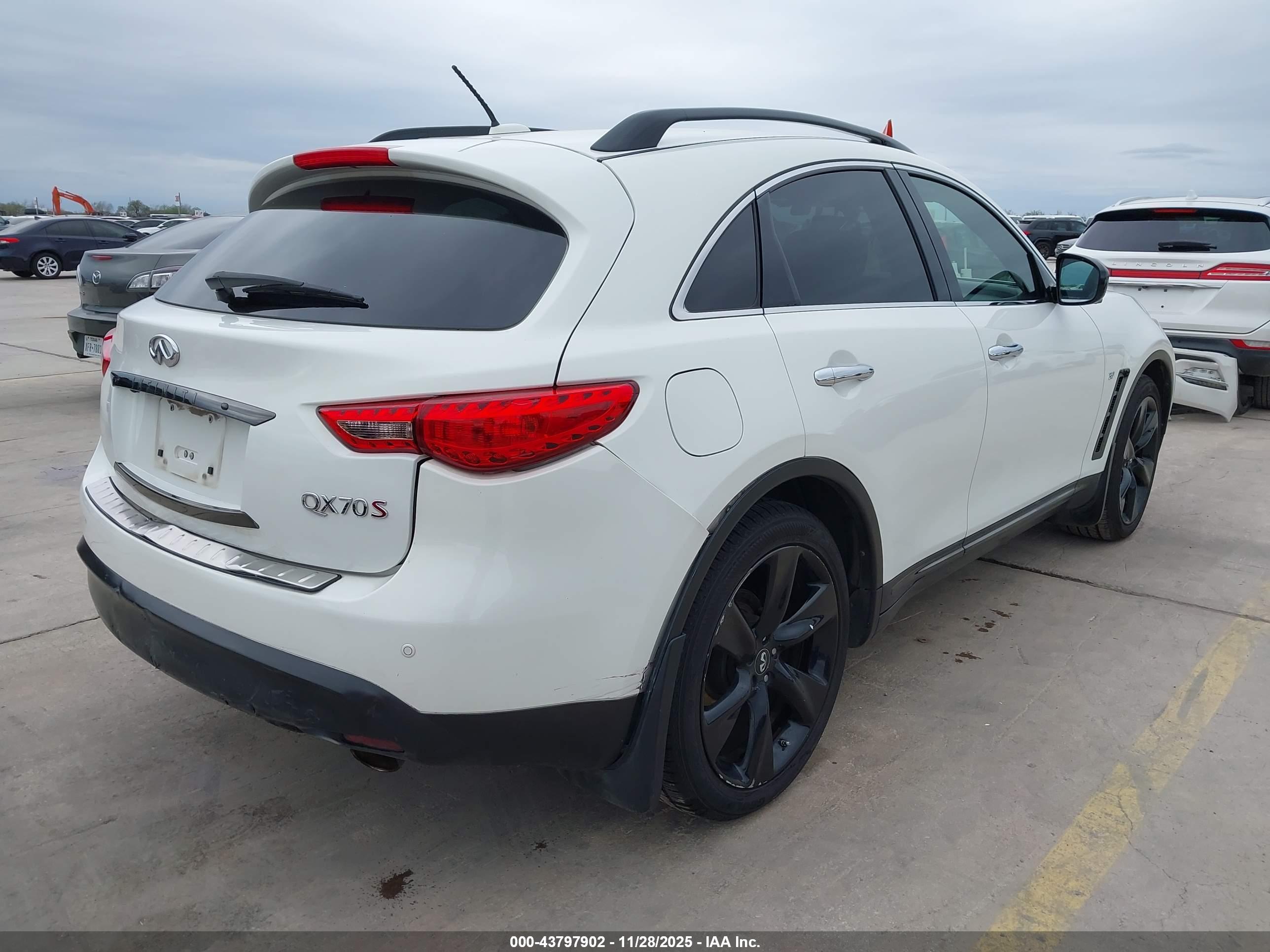 INFINITI QX70 image 4
