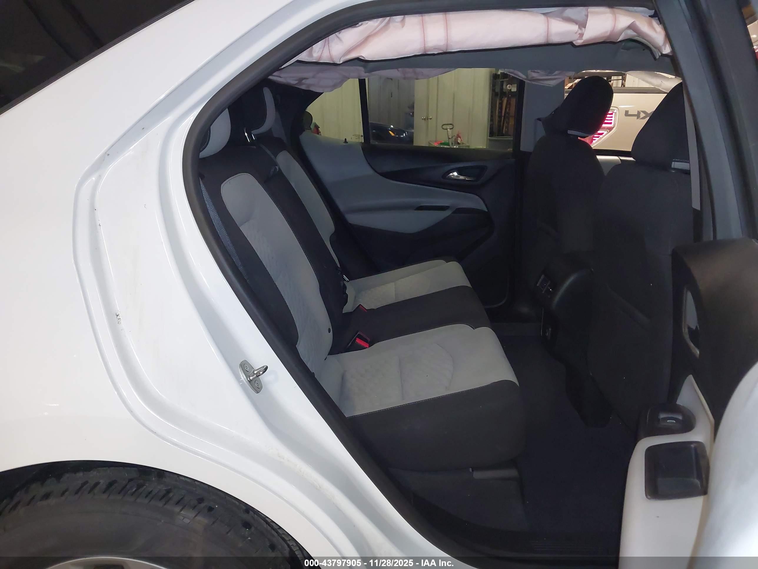 CHEVROLET EQUINOX image 8