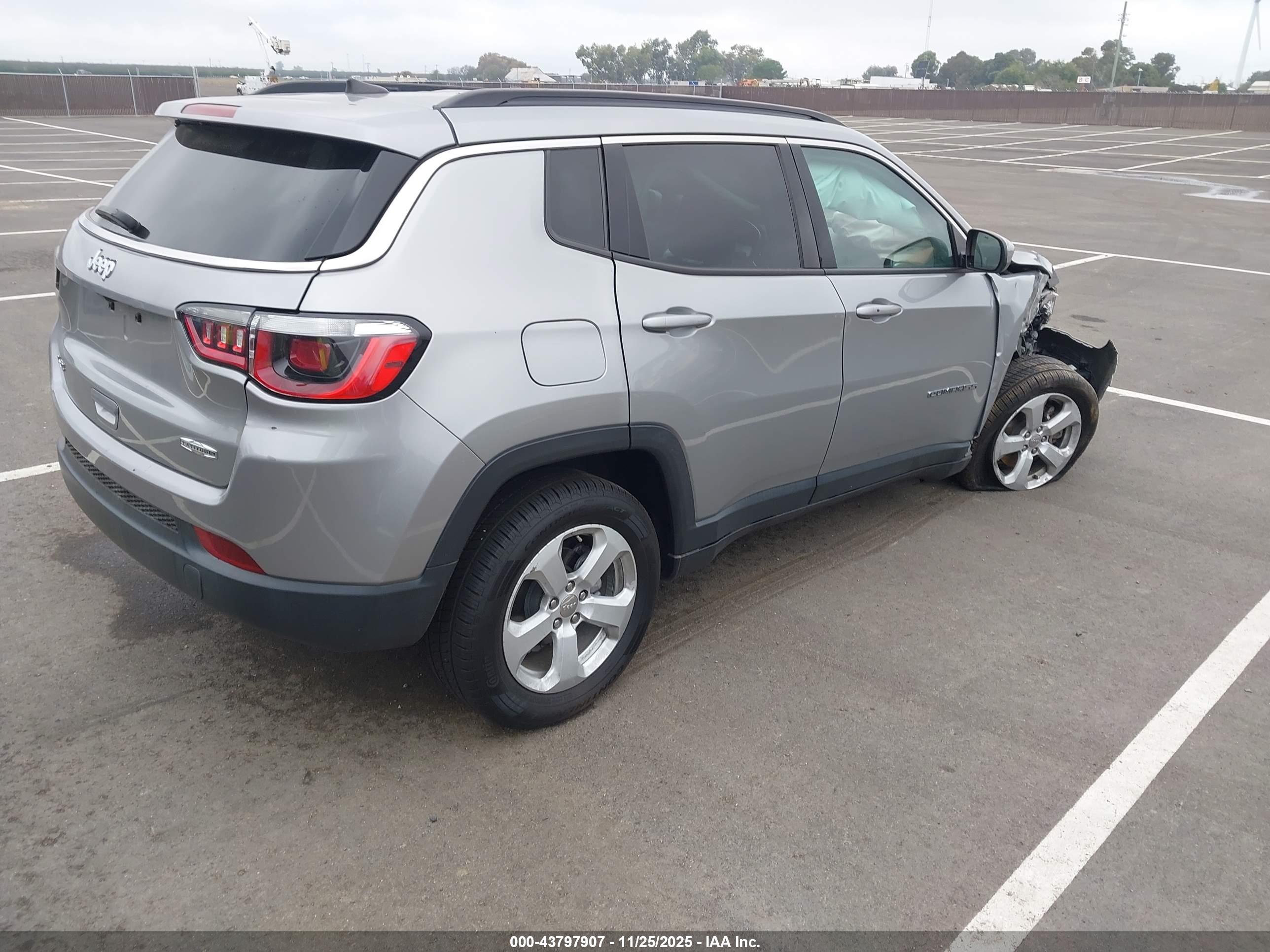 JEEP COMPASS image 4