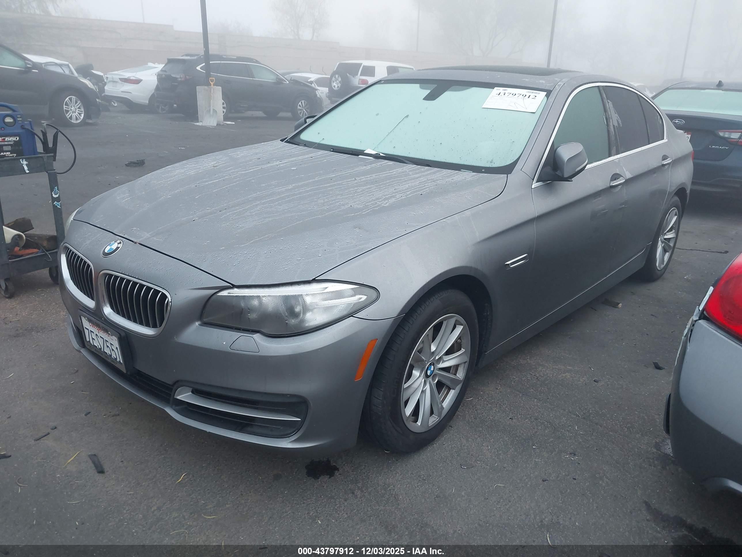 BMW 528I image 2