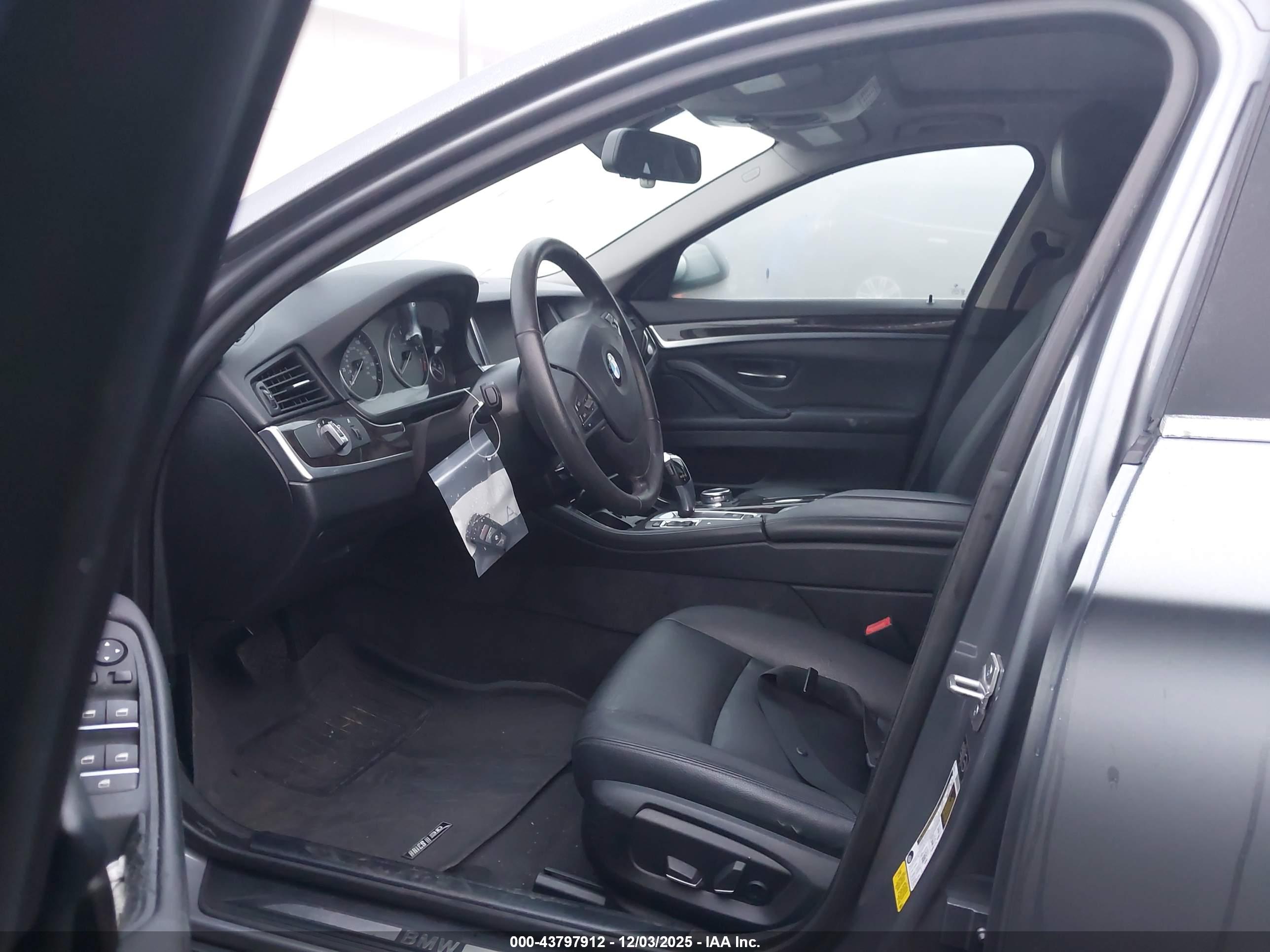 BMW 528I image 5