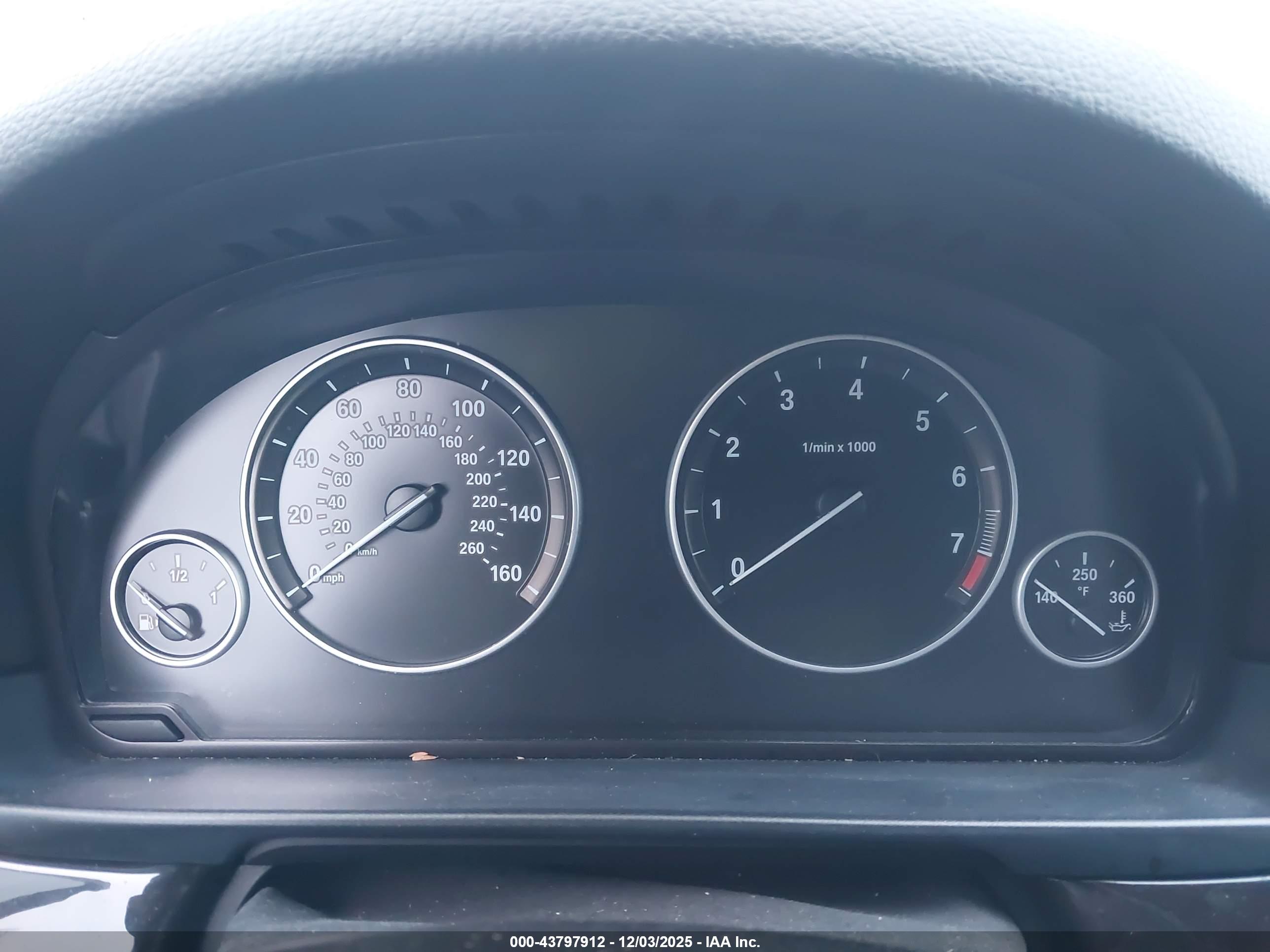 BMW 528I image 7