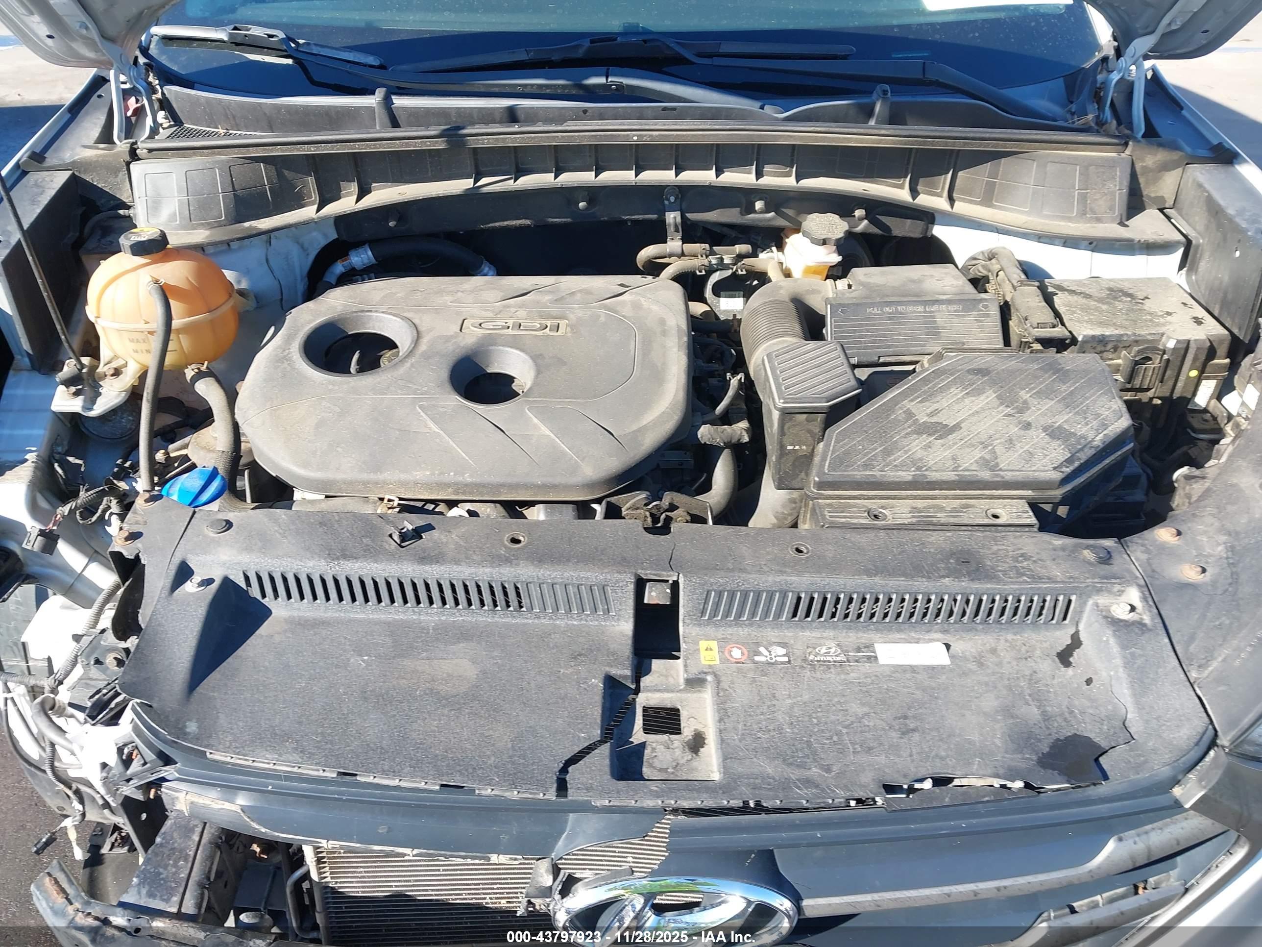 HYUNDAI TUCSON image 10