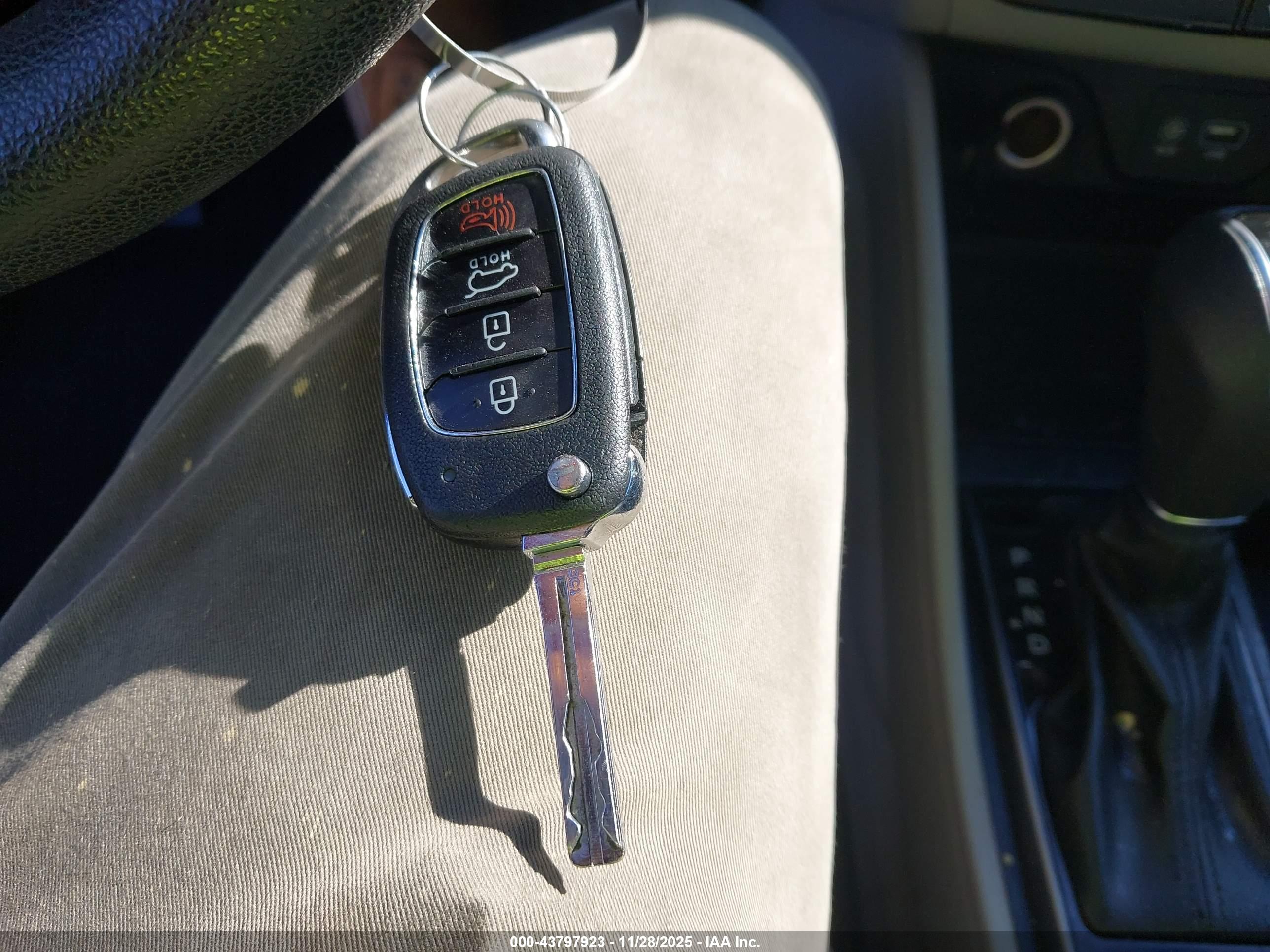 HYUNDAI TUCSON image 11