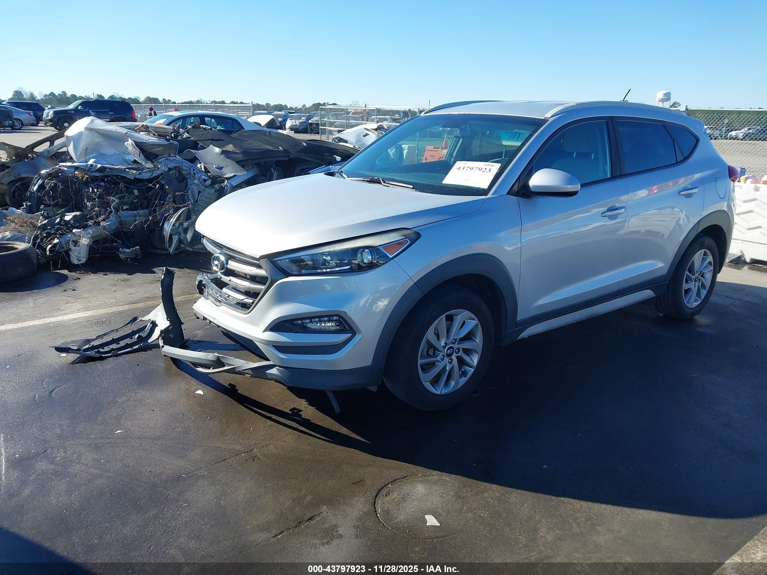 HYUNDAI TUCSON image 2